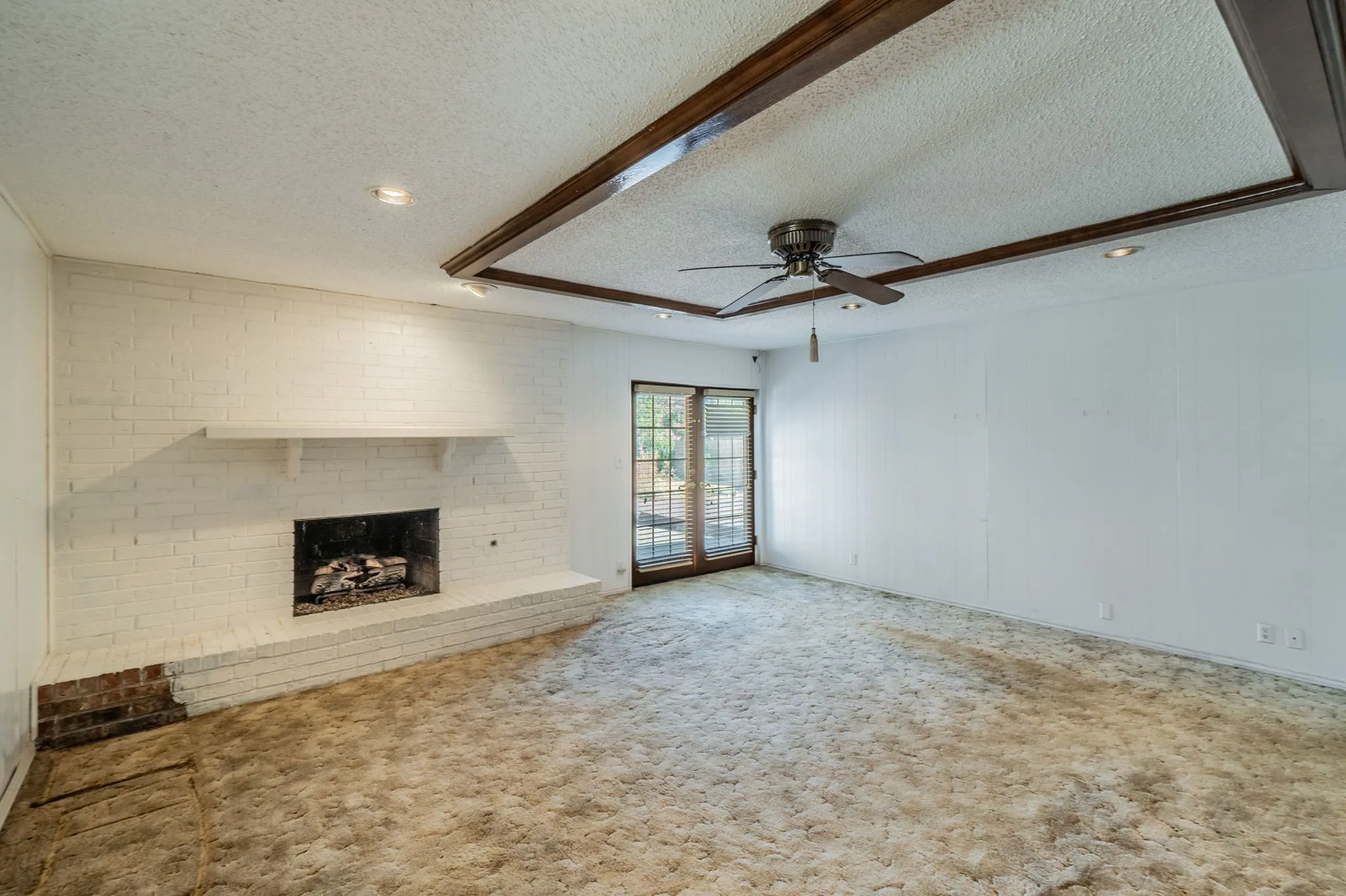 Single Family Residence For Sale in Denton County , 141 Villa Park Drive, Highland Village, Texas 75077, 4 Bedroom, 2 Bathroom, 2 Garage spaces, 2,232 Sqft, built in 1974, mls#21375658, Real Estate Agent in Highland Village, Homes For Sale in Denton county, Homes For Sale in Highland Village, Realtor in Highland Village Texas, Real Estate Brokerage Independent Realty Texas, Luminita Cordes Realtor