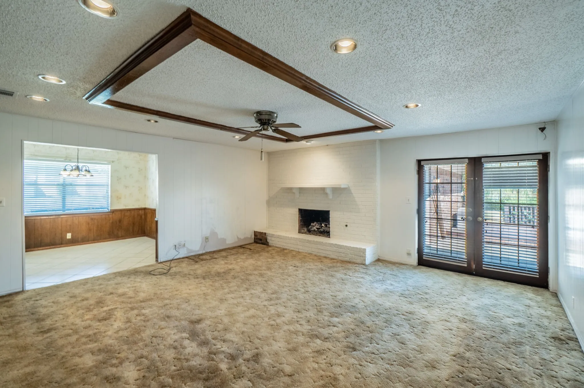Single Family Residence For Sale in Denton County , 141 Villa Park Drive, Highland Village, Texas 75077, 4 Bedroom, 2 Bathroom, 2 Garage spaces, 2,232 Sqft, built in 1974, mls#21375658, Real Estate Agent in Highland Village, Homes For Sale in Denton county, Homes For Sale in Highland Village, Realtor in Highland Village Texas, Real Estate Brokerage Independent Realty Texas, Luminita Cordes Realtor