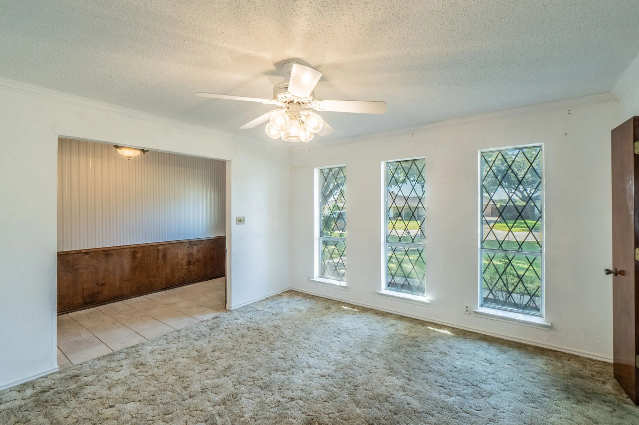 Single Family Residence For Sale in Denton County , 141 Villa Park Drive, Highland Village, Texas 75077, 4 Bedroom, 2 Bathroom, 2 Garage spaces, 2,232 Sqft, built in 1974, mls#21375658, Real Estate Agent in Highland Village, Homes For Sale in Denton county, Homes For Sale in Highland Village, Realtor in Highland Village Texas, Real Estate Brokerage Independent Realty Texas, Luminita Cordes Realtor