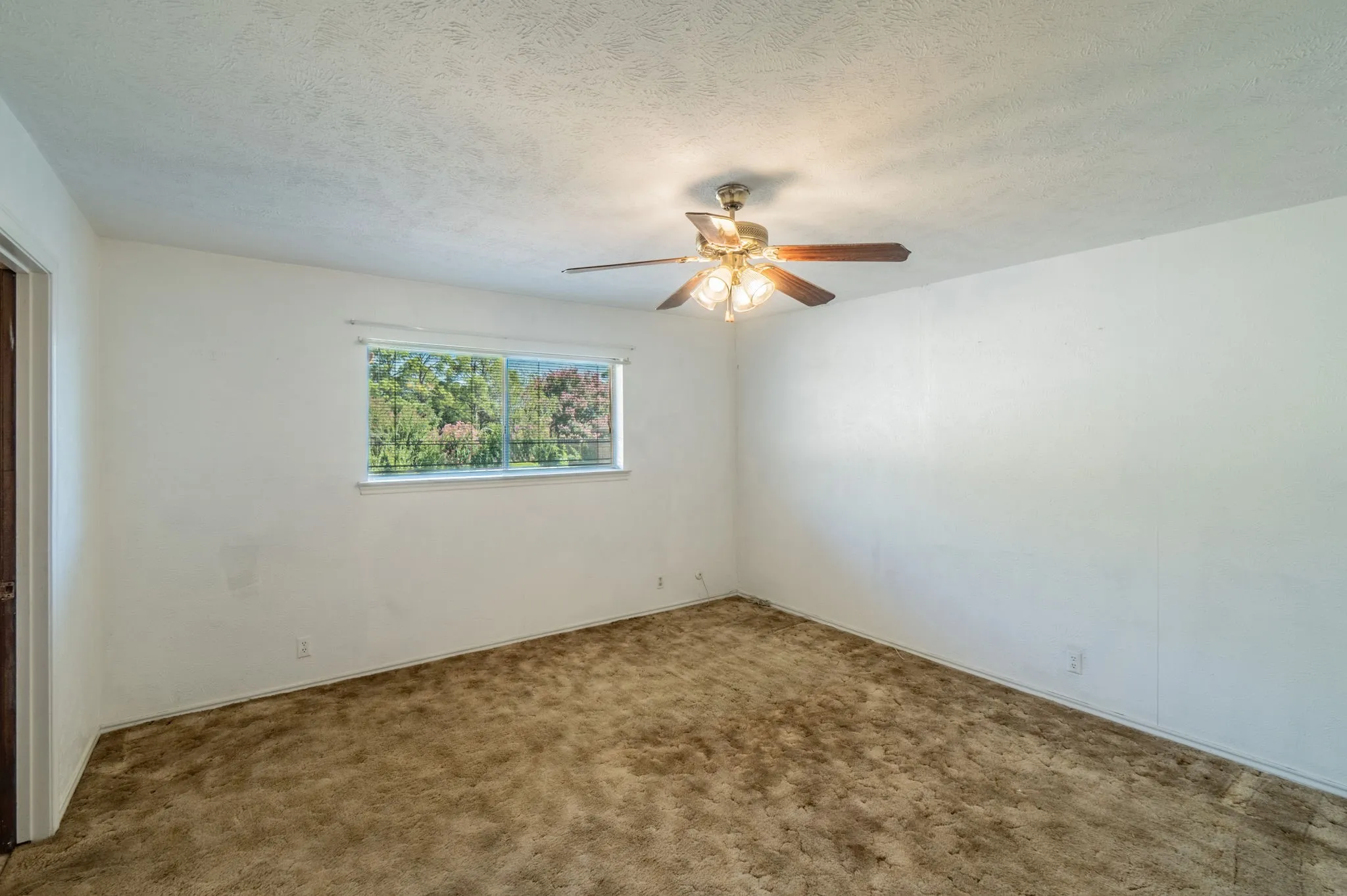 Single Family Residence For Sale in Denton County , 141 Villa Park Drive, Highland Village, Texas 75077, 4 Bedroom, 2 Bathroom, 2 Garage spaces, 2,232 Sqft, built in 1974, mls#21375658, Real Estate Agent in Highland Village, Homes For Sale in Denton county, Homes For Sale in Highland Village, Realtor in Highland Village Texas, Real Estate Brokerage Independent Realty Texas, Luminita Cordes Realtor