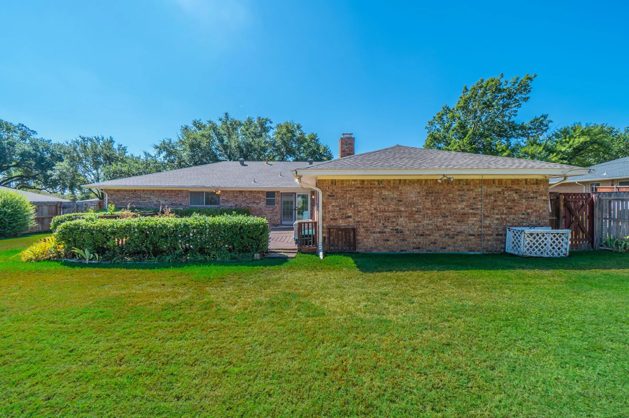 Single Family Residence For Sale in Denton County , 141 Villa Park Drive, Highland Village, Texas 75077, 4 Bedroom, 2 Bathroom, 2 Garage spaces, 2,232 Sqft, built in 1974, mls#21375658, Real Estate Agent in Highland Village, Homes For Sale in Denton county, Homes For Sale in Highland Village, Realtor in Highland Village Texas, Real Estate Brokerage Independent Realty Texas, Luminita Cordes Realtor