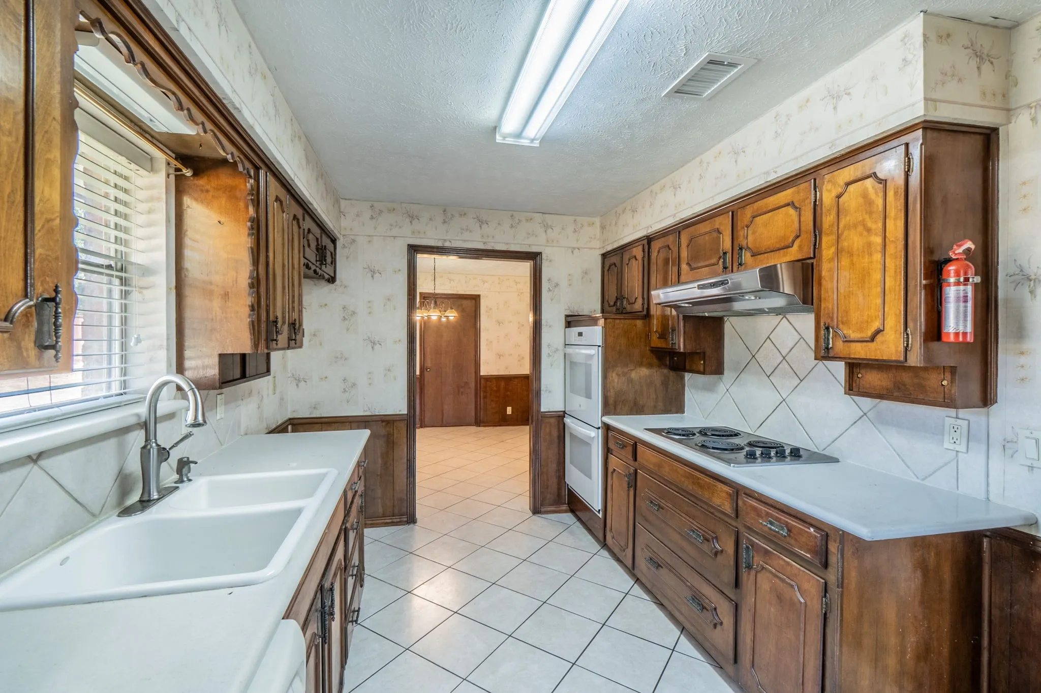 Single Family Residence For Sale in Denton County , 141 Villa Park Drive, Highland Village, Texas 75077, 4 Bedroom, 2 Bathroom, 2 Garage spaces, 2,232 Sqft, built in 1974, mls#21375658, Real Estate Agent in Highland Village, Homes For Sale in Denton county, Homes For Sale in Highland Village, Realtor in Highland Village Texas, Real Estate Brokerage Independent Realty Texas, Luminita Cordes Realtor