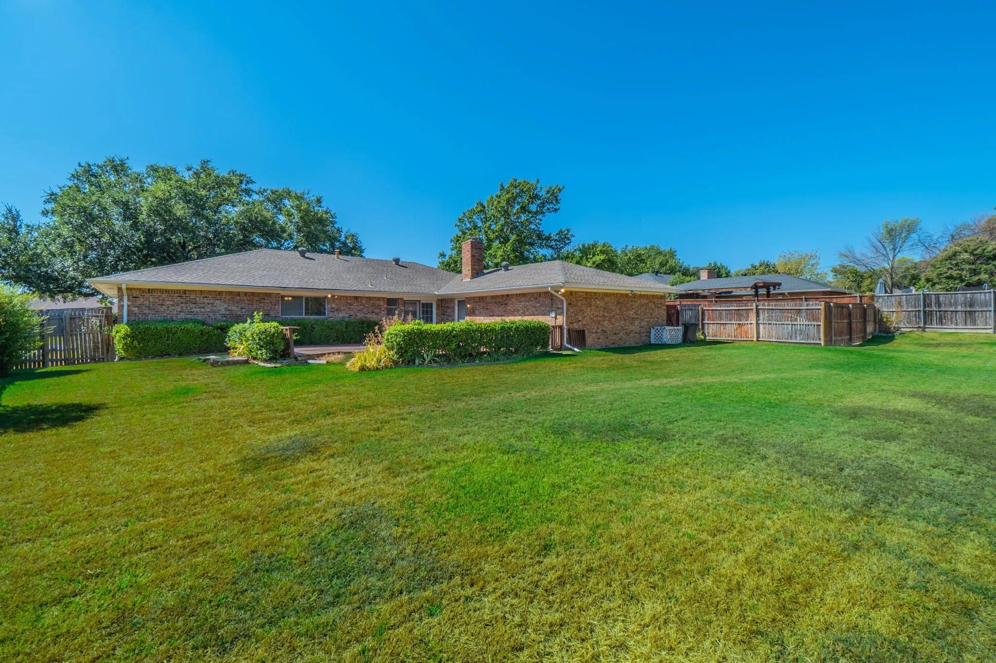 Single Family Residence For Sale in Denton County , 141 Villa Park Drive, Highland Village, Texas 75077, 4 Bedroom, 2 Bathroom, 2 Garage spaces, 2,232 Sqft, built in 1974, mls#21375658, Real Estate Agent in Highland Village, Homes For Sale in Denton county, Homes For Sale in Highland Village, Realtor in Highland Village Texas, Real Estate Brokerage Independent Realty Texas, Luminita Cordes Realtor