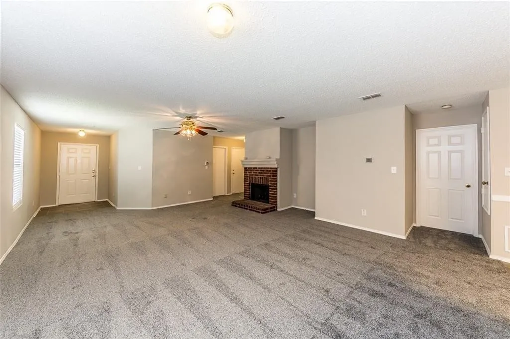 Single Family Residence For Sale in Collin County , 4504 Green Meadow Drive, Mc Kinney, Texas 75070, 3 Bedroom, 2 Bathroom, 2 Garage spaces, 1,687 Sqft, built in 1998, mls#21375659, Real Estate Agent in Mc Kinney, Homes For Sale in Collin county, Homes For Sale in Mc Kinney, Realtor in Mc Kinney Texas, Real Estate Brokerage Independent Realty Texas, Luminita Cordes Realtor