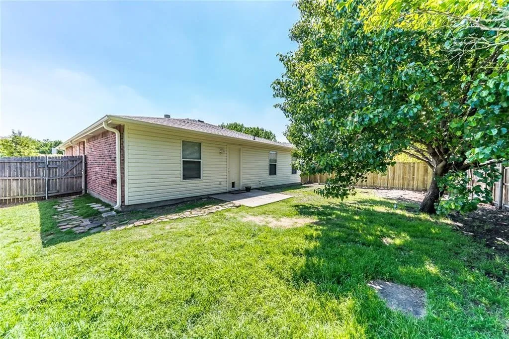 Single Family Residence For Sale in Collin County , 4504 Green Meadow Drive, Mc Kinney, Texas 75070, 3 Bedroom, 2 Bathroom, 2 Garage spaces, 1,687 Sqft, built in 1998, mls#21375659, Real Estate Agent in Mc Kinney, Homes For Sale in Collin county, Homes For Sale in Mc Kinney, Realtor in Mc Kinney Texas, Real Estate Brokerage Independent Realty Texas, Luminita Cordes Realtor