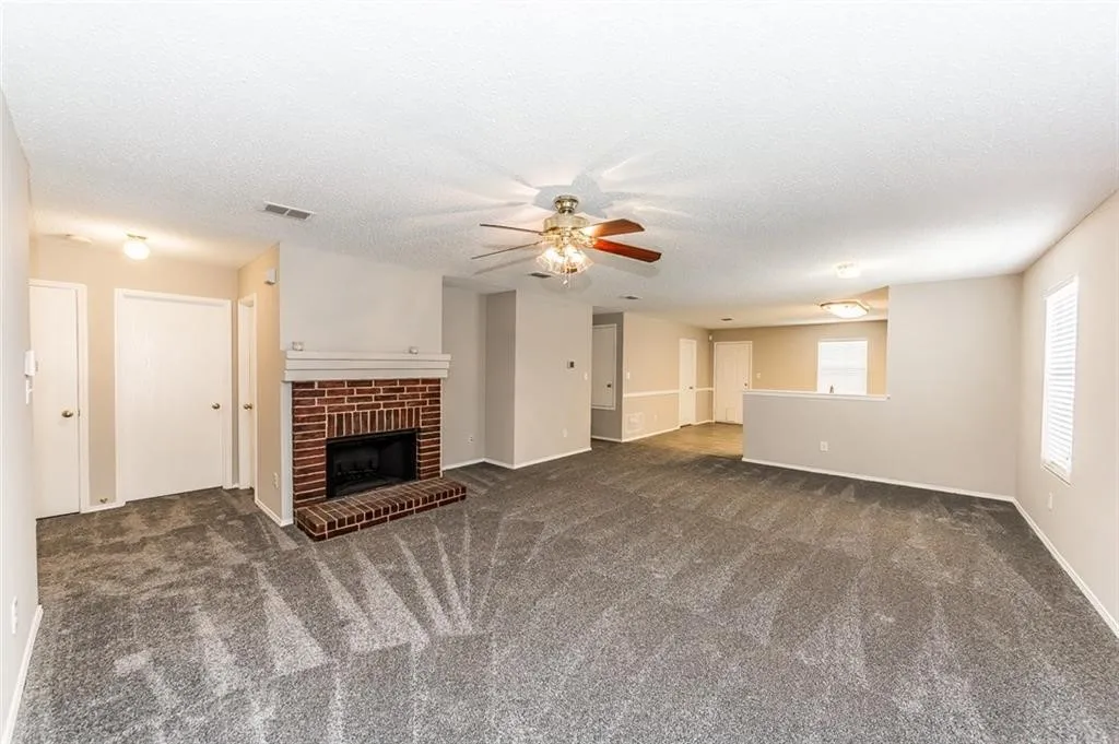 Single Family Residence For Sale in Collin County , 4504 Green Meadow Drive, Mc Kinney, Texas 75070, 3 Bedroom, 2 Bathroom, 2 Garage spaces, 1,687 Sqft, built in 1998, mls#21375659, Real Estate Agent in Mc Kinney, Homes For Sale in Collin county, Homes For Sale in Mc Kinney, Realtor in Mc Kinney Texas, Real Estate Brokerage Independent Realty Texas, Luminita Cordes Realtor