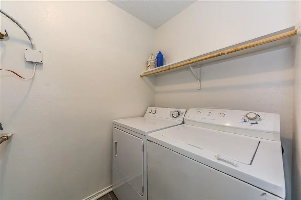 Single Family Residence For Sale in Collin County , 4504 Green Meadow Drive, Mc Kinney, Texas 75070, 3 Bedroom, 2 Bathroom, 2 Garage spaces, 1,687 Sqft, built in 1998, mls#21375659, Real Estate Agent in Mc Kinney, Homes For Sale in Collin county, Homes For Sale in Mc Kinney, Realtor in Mc Kinney Texas, Real Estate Brokerage Independent Realty Texas, Luminita Cordes Realtor