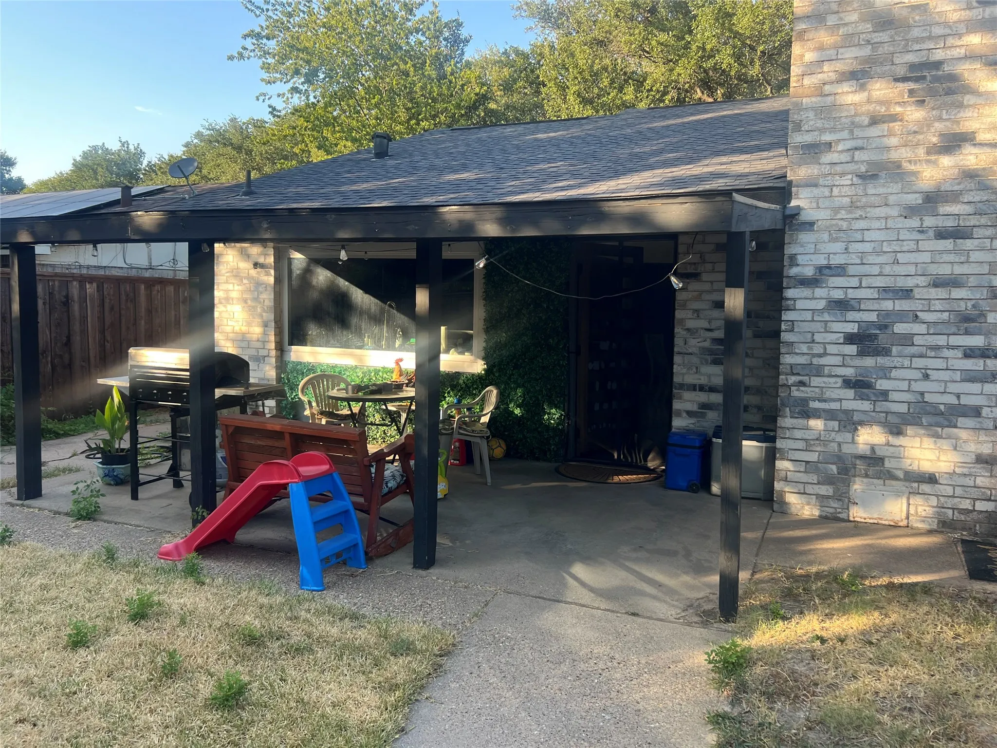 Single Family Residence For Sale in Dallas County , 4129 Mayflower Drive, Garland, Texas 75043, 4 Bedroom, 2 Bathroom, 2 Garage spaces, 1,934 Sqft, built in 1973, mls#21373554, Real Estate Agent in Garland, Homes For Sale in Dallas county, Homes For Sale in Garland, Realtor in Garland Texas, Real Estate Brokerage Independent Realty Texas, Luminita Cordes Realtor