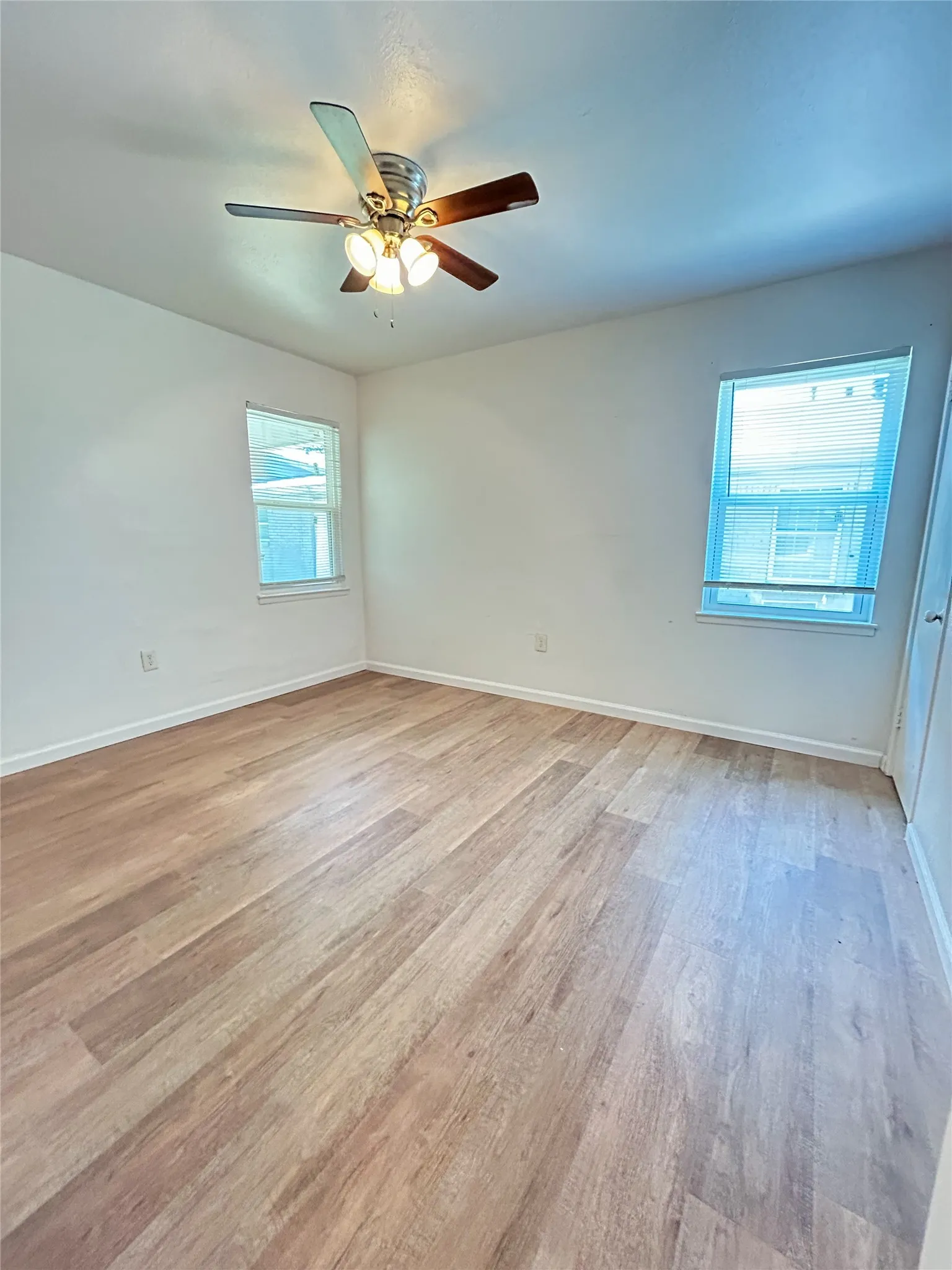 Duplex For Rent in Dallas County , 4250 Idaho Avenue, Dallas, Texas 75216, 2 Bedroom, 1 Bathroom, Garage spaces, 921 Sqft, built in 1959, mls#21374550, Real Estate Agent in Dallas, Homes For Rent in Dallas county, Homes For Rent in Dallas, Realtor in Dallas Texas, Real Estate Brokerage Independent Realty Texas, Luminita Cordes Realtor