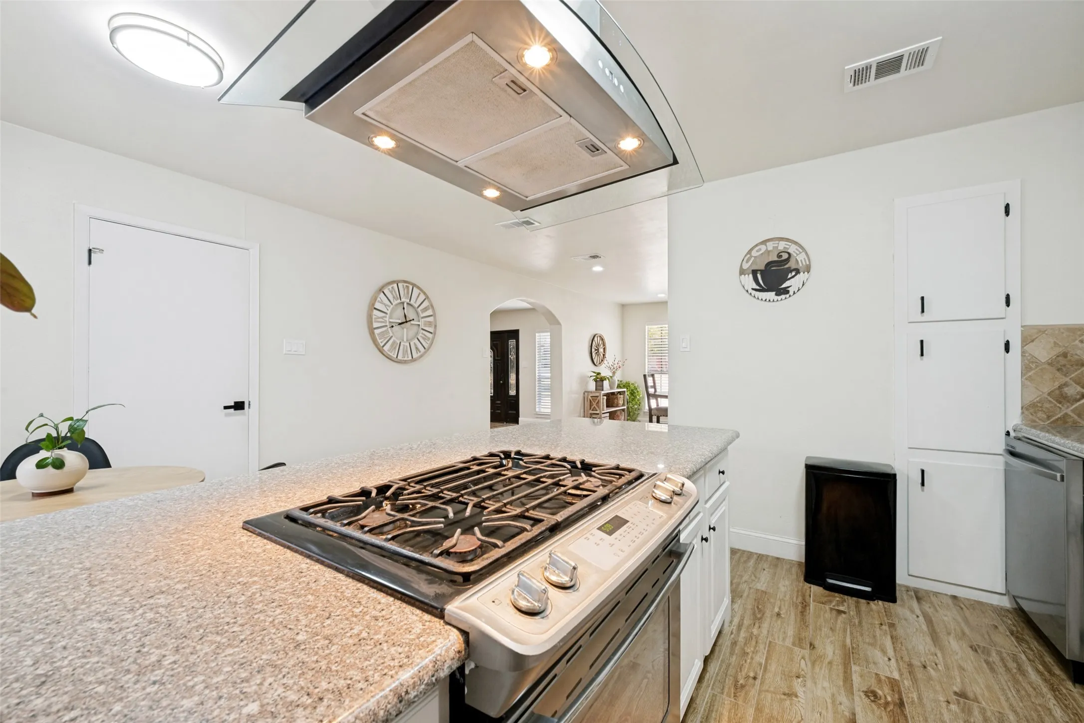 Single Family Residence For Sale in Tarrant County , 7008 Beaty Street, Fort Worth, Texas 76112, 3 Bedroom, 2 Bathroom, Garage spaces, 1,719 Sqft, built in 1971, mls#21371122, Real Estate Agent in Fort Worth, Homes For Sale in Tarrant county, Homes For Sale in Fort Worth, Realtor in Fort Worth Texas, Real Estate Brokerage Independent Realty Texas, Luminita Cordes Realtor