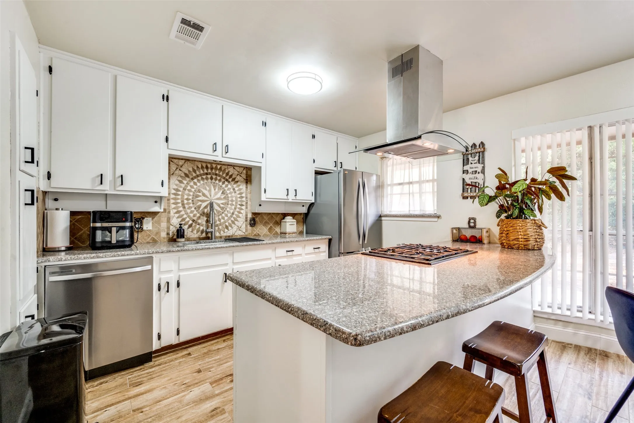 Single Family Residence For Sale in Tarrant County , 7008 Beaty Street, Fort Worth, Texas 76112, 3 Bedroom, 2 Bathroom, Garage spaces, 1,719 Sqft, built in 1971, mls#21371122, Real Estate Agent in Fort Worth, Homes For Sale in Tarrant county, Homes For Sale in Fort Worth, Realtor in Fort Worth Texas, Real Estate Brokerage Independent Realty Texas, Luminita Cordes Realtor