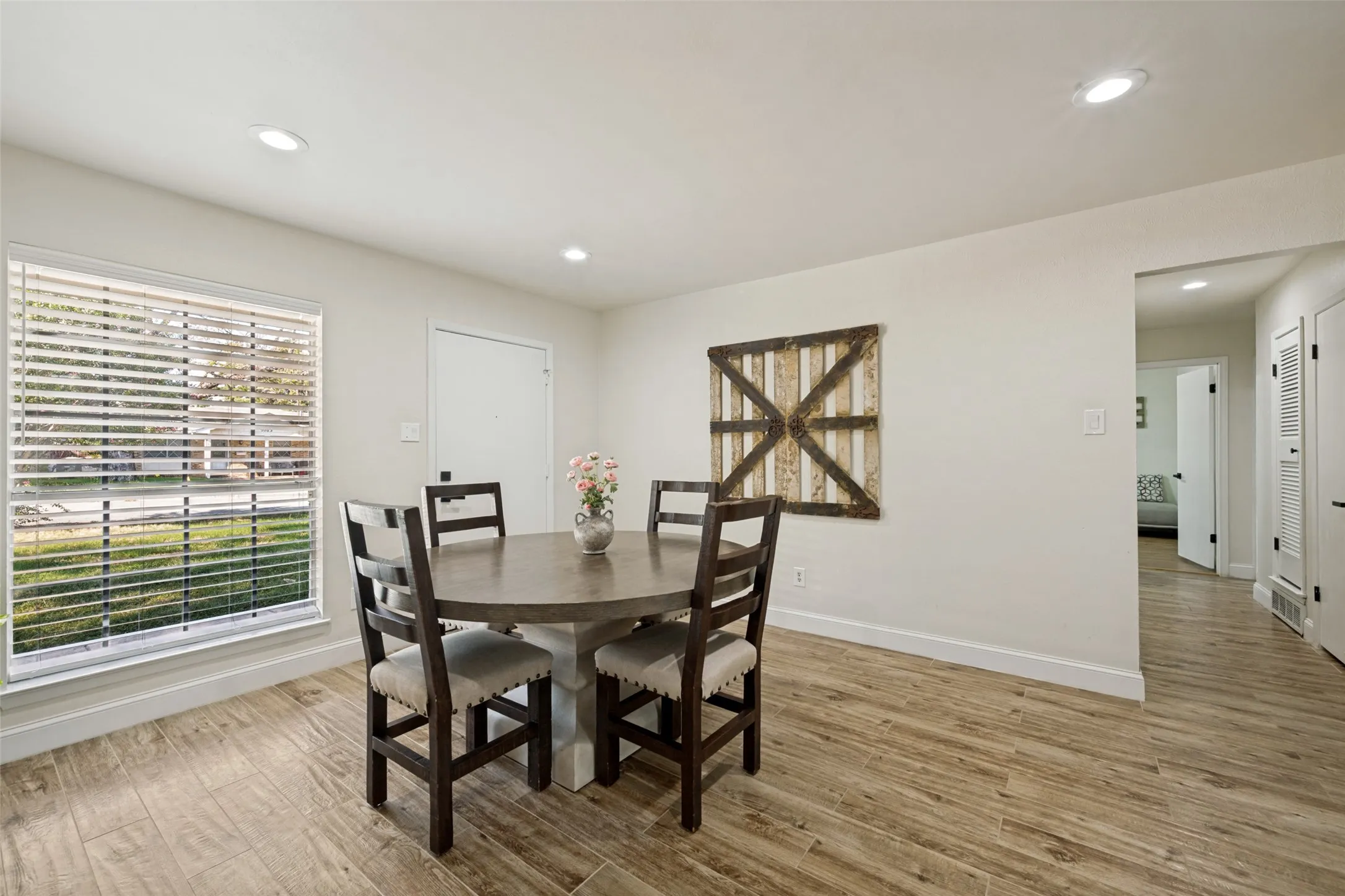 Single Family Residence For Sale in Tarrant County , 7008 Beaty Street, Fort Worth, Texas 76112, 3 Bedroom, 2 Bathroom, Garage spaces, 1,719 Sqft, built in 1971, mls#21371122, Real Estate Agent in Fort Worth, Homes For Sale in Tarrant county, Homes For Sale in Fort Worth, Realtor in Fort Worth Texas, Real Estate Brokerage Independent Realty Texas, Luminita Cordes Realtor