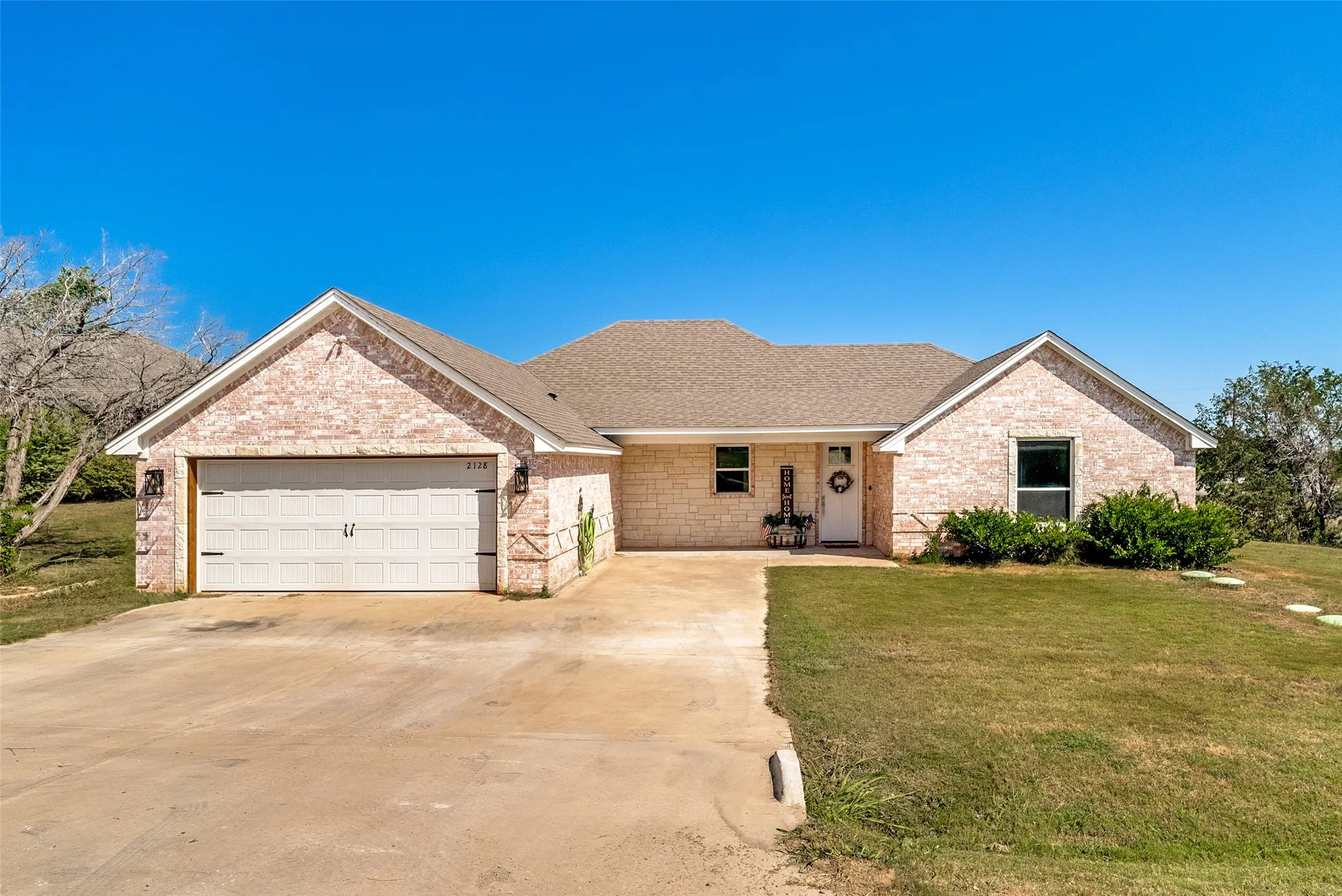 Single Family Residence For Rent in Hood County , 2128 Christine Drive, Granbury, Texas 76048, 3 Bedroom, 2 Bathroom, 2 Garage spaces, 1,844 Sqft, built in 2021, mls#21375678, Real Estate Agent in Granbury, Homes For Rent in Hood county, Homes For Rent in Granbury, Realtor in Granbury Texas, Real Estate Brokerage Independent Realty Texas, Luminita Cordes Realtor