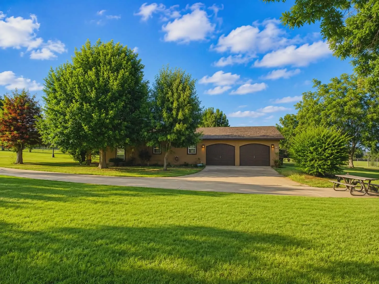 Single Family Residence For Sale in Johnson County , 3711 Dove Creek Road, Cleburne, Texas 76031, 4 Bedroom, 3 Bathroom, 2 Garage spaces, 2,844 Sqft, built in 1999, mls#21375679, Real Estate Agent in Cleburne, Homes For Sale in Johnson county, Homes For Sale in Cleburne, Realtor in Cleburne Texas, Real Estate Brokerage Independent Realty Texas, Luminita Cordes Realtor