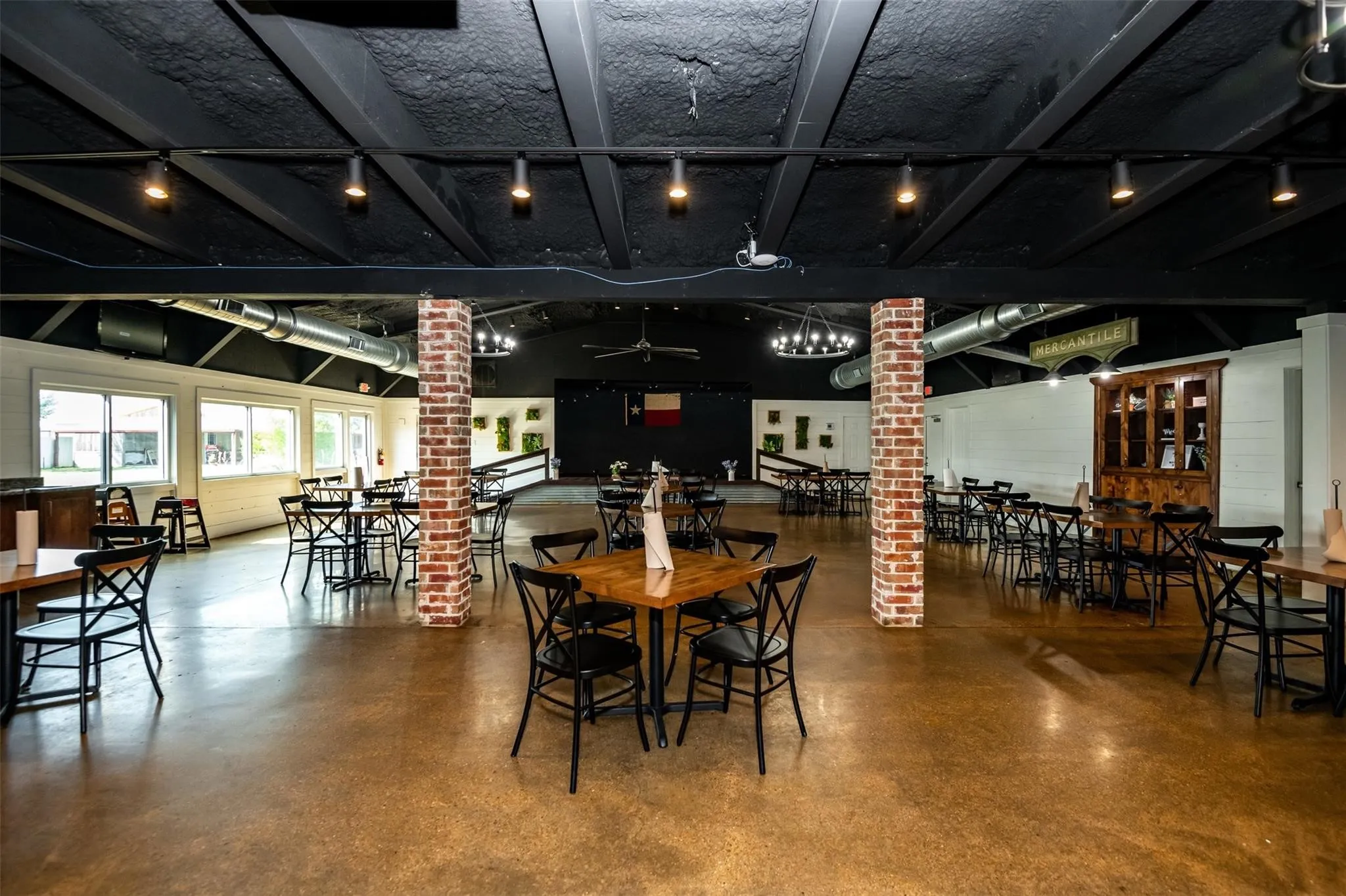 Business For Sale in Ellis County , 3921 S Highway 287, Waxahachie, Texas 75165, 0, 0, Garage spaces, 0 Sqft, built in 2012, mls#21374812, Real Estate Agent in Waxahachie, Homes For Sale in Ellis county, Homes For Sale in Waxahachie, Realtor in Waxahachie Texas, Real Estate Brokerage Independent Realty Texas, Luminita Cordes Realtor
