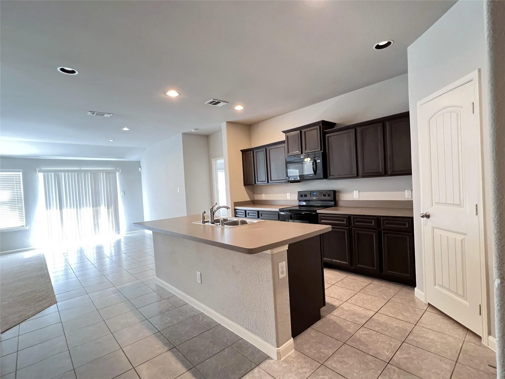 Single Family Residence For Rent in Kaufman County , 4505 Elderberry Street, Forney, Texas 75126, 3 Bedroom, 2 Bathroom, 2 Garage spaces, 1,598 Sqft, built in 2016, mls#21367145, Real Estate Agent in Forney, Homes For Rent in Kaufman county, Homes For Rent in Forney, Realtor in Forney Texas, Real Estate Brokerage Independent Realty Texas, Luminita Cordes Realtor