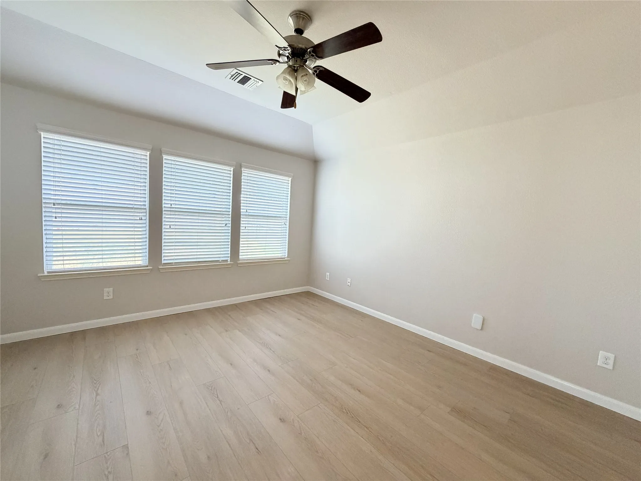 Single Family Residence For Rent in Kaufman County , 4505 Elderberry Street, Forney, Texas 75126, 3 Bedroom, 2 Bathroom, 2 Garage spaces, 1,598 Sqft, built in 2016, mls#21367145, Real Estate Agent in Forney, Homes For Rent in Kaufman county, Homes For Rent in Forney, Realtor in Forney Texas, Real Estate Brokerage Independent Realty Texas, Luminita Cordes Realtor