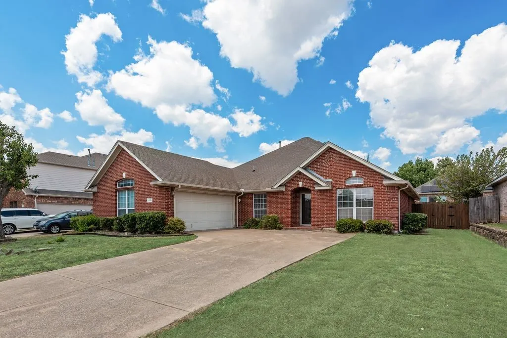 Single Family Residence For Rent in Dallas County , 1113 Noblewood Drive, Glenn Heights, Texas 75154, 3 Bedroom, 2 Bathroom, 2 Garage spaces, 2,148 Sqft, built in 2005, mls#21375692, Real Estate Agent in Glenn Heights, Homes For Rent in Dallas county, Homes For Rent in Glenn Heights, Realtor in Glenn Heights Texas, Real Estate Brokerage Independent Realty Texas, Luminita Cordes Realtor