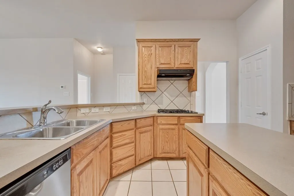 Single Family Residence For Rent in Dallas County , 1113 Noblewood Drive, Glenn Heights, Texas 75154, 3 Bedroom, 2 Bathroom, 2 Garage spaces, 2,148 Sqft, built in 2005, mls#21375692, Real Estate Agent in Glenn Heights, Homes For Rent in Dallas county, Homes For Rent in Glenn Heights, Realtor in Glenn Heights Texas, Real Estate Brokerage Independent Realty Texas, Luminita Cordes Realtor