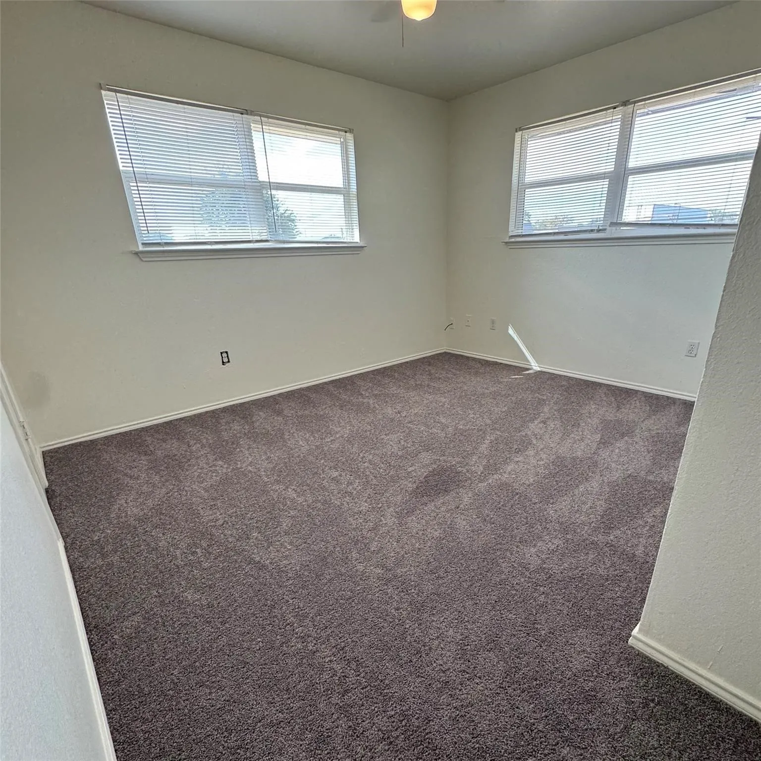 Duplex For Sale in Ellis County , 1217 Narrow Lane, Red Oak, Texas 75154, 4 Bedroom, 2 Bathroom, 1 Garage spaces, 1,842 Sqft, built in 1985, mls#21375648, Real Estate Agent in Red Oak, Homes For Sale in Ellis county, Homes For Sale in Red Oak, Realtor in Red Oak Texas, Real Estate Brokerage Independent Realty Texas, Luminita Cordes Realtor