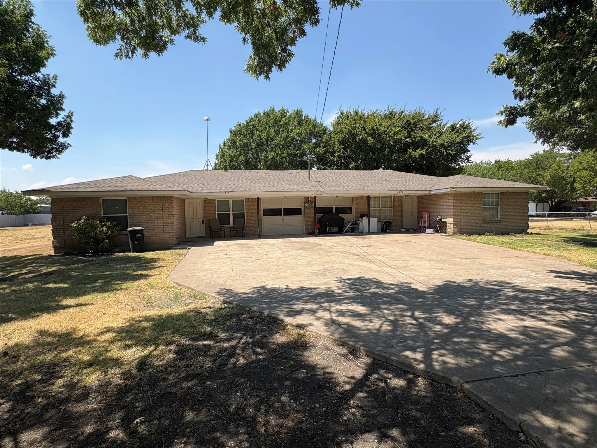 Duplex For Sale in Ellis County , 1217 Narrow Lane, Red Oak, Texas 75154, 4 Bedroom, 2 Bathroom, 1 Garage spaces, 1,842 Sqft, built in 1985, mls#21375648, Real Estate Agent in Red Oak, Homes For Sale in Ellis county, Homes For Sale in Red Oak, Realtor in Red Oak Texas, Real Estate Brokerage Independent Realty Texas, Luminita Cordes Realtor