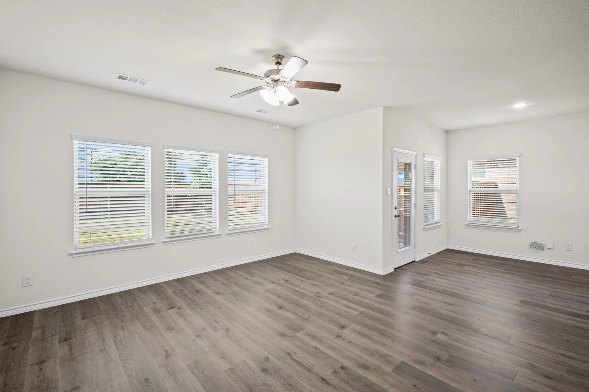 Single Family Residence For Sale in Denton County , 6036 Tudor Place, Celina, Texas 76227, 4 Bedroom, 3 Bathroom, 2 Garage spaces, 2,494 Sqft, built in 2023, mls#21375693, Real Estate Agent in Celina, Homes For Sale in Denton county, Homes For Sale in Celina, Realtor in Celina Texas, Real Estate Brokerage Independent Realty Texas, Luminita Cordes Realtor