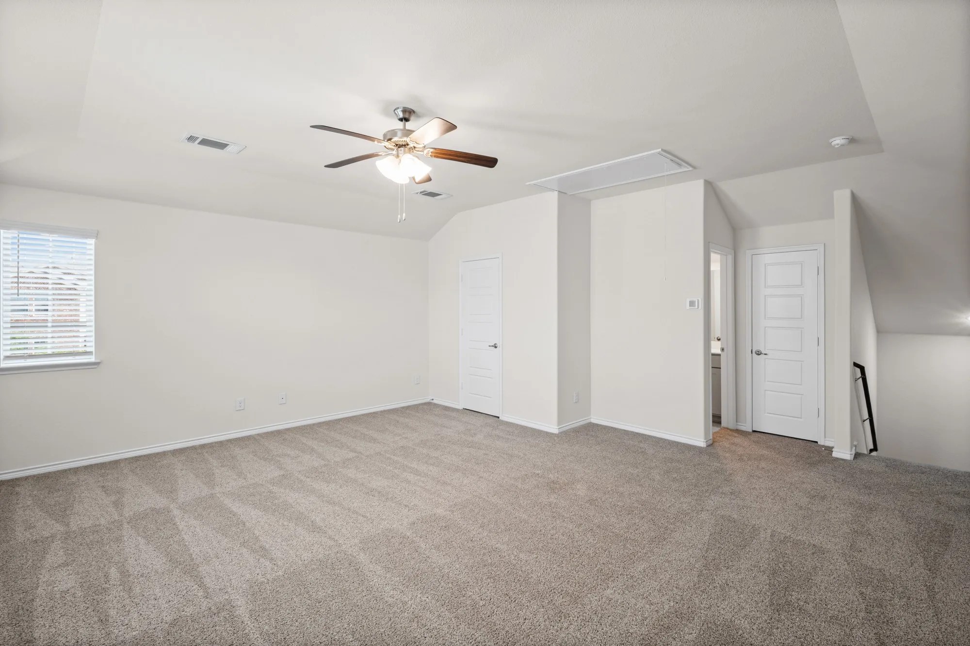 Single Family Residence For Sale in Denton County , 6036 Tudor Place, Celina, Texas 76227, 4 Bedroom, 3 Bathroom, 2 Garage spaces, 2,494 Sqft, built in 2023, mls#21375693, Real Estate Agent in Celina, Homes For Sale in Denton county, Homes For Sale in Celina, Realtor in Celina Texas, Real Estate Brokerage Independent Realty Texas, Luminita Cordes Realtor