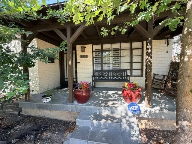 Single Family Residence For Sale in Dallas County , 9831 Williamsburg Road, Dallas, Texas 75220, 1 Bedroom, 3 Bathroom, 2 Garage spaces, 1,016 Sqft, built in 1951, mls#21375694, Real Estate Agent in Dallas, Homes For Sale in Dallas county, Homes For Sale in Dallas, Realtor in Dallas Texas, Real Estate Brokerage Independent Realty Texas, Luminita Cordes Realtor