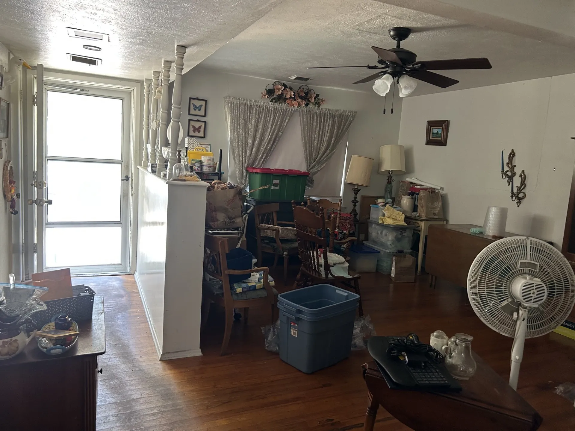 Single Family Residence For Sale in Dallas County , 2202 Candleberry Drive, Mesquite, Texas 75149, 4 Bedroom, 2 Bathroom, 2 Garage spaces, 1,802 Sqft, built in 1964, mls#21373542, Real Estate Agent in Mesquite, Homes For Sale in Dallas county, Homes For Sale in Mesquite, Realtor in Mesquite Texas, Real Estate Brokerage Independent Realty Texas, Luminita Cordes Realtor