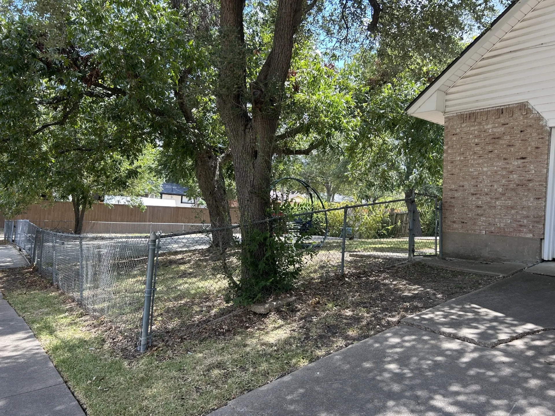 Single Family Residence For Sale in Dallas County , 2202 Candleberry Drive, Mesquite, Texas 75149, 4 Bedroom, 2 Bathroom, 2 Garage spaces, 1,802 Sqft, built in 1964, mls#21373542, Real Estate Agent in Mesquite, Homes For Sale in Dallas county, Homes For Sale in Mesquite, Realtor in Mesquite Texas, Real Estate Brokerage Independent Realty Texas, Luminita Cordes Realtor