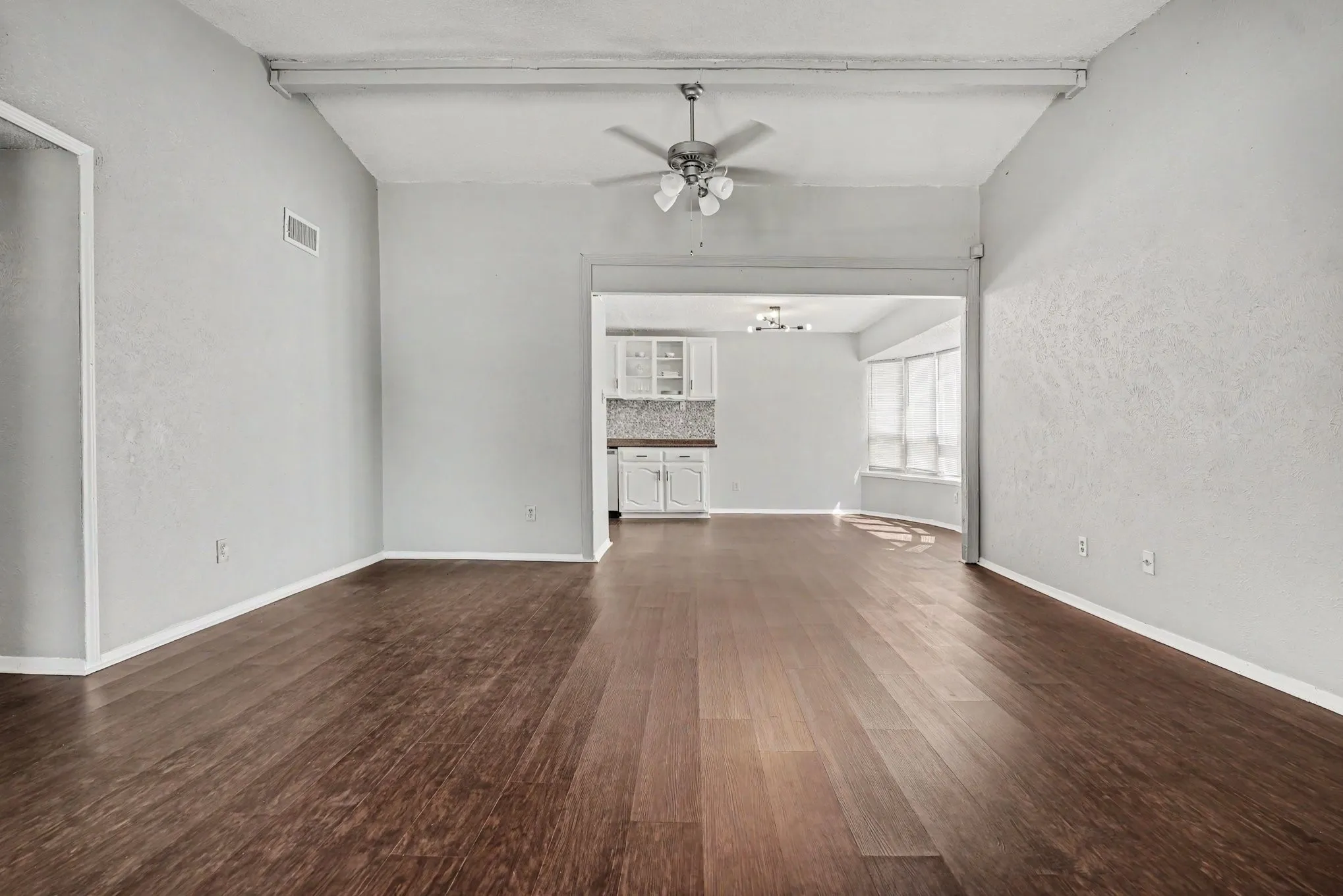 Single Family Residence For Sale in Dallas County , 711 Valley Hill Road, Duncanville, Texas 75137, 4 Bedroom, 2 Bathroom, Garage spaces, 1,988 Sqft, built in 1979, mls#21375699, Real Estate Agent in Duncanville, Homes For Sale in Dallas county, Homes For Sale in Duncanville, Realtor in Duncanville Texas, Real Estate Brokerage Independent Realty Texas, Luminita Cordes Realtor