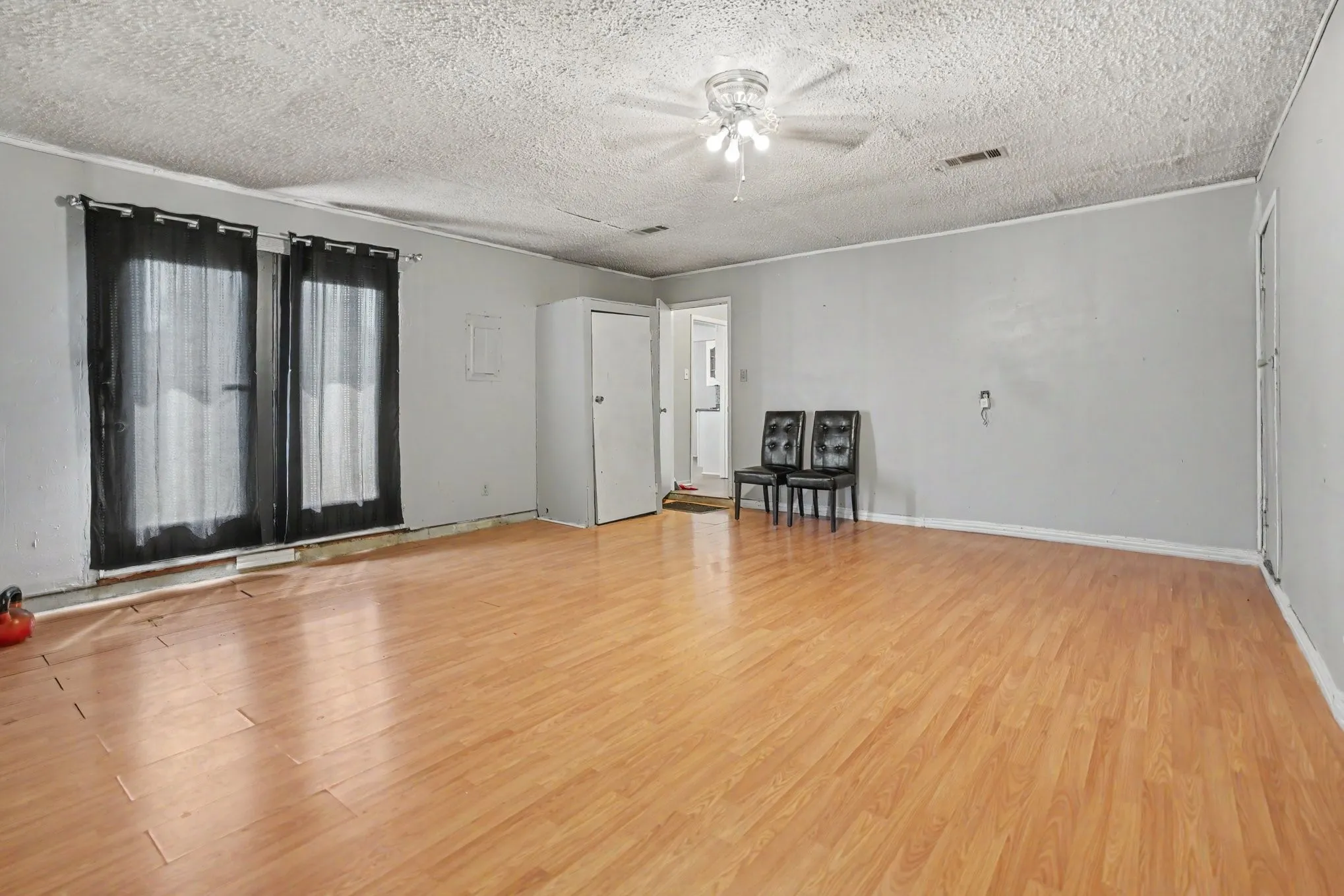 Single Family Residence For Sale in Dallas County , 711 Valley Hill Road, Duncanville, Texas 75137, 4 Bedroom, 2 Bathroom, Garage spaces, 1,988 Sqft, built in 1979, mls#21375699, Real Estate Agent in Duncanville, Homes For Sale in Dallas county, Homes For Sale in Duncanville, Realtor in Duncanville Texas, Real Estate Brokerage Independent Realty Texas, Luminita Cordes Realtor