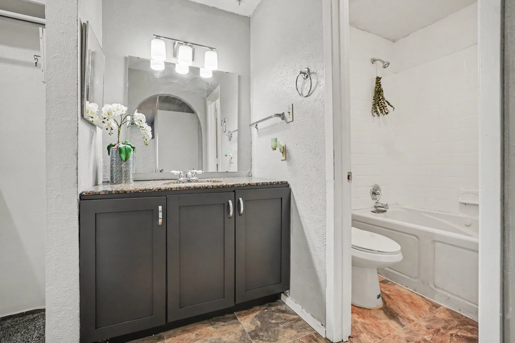 Single Family Residence For Sale in Dallas County , 711 Valley Hill Road, Duncanville, Texas 75137, 4 Bedroom, 2 Bathroom, Garage spaces, 1,988 Sqft, built in 1979, mls#21375699, Real Estate Agent in Duncanville, Homes For Sale in Dallas county, Homes For Sale in Duncanville, Realtor in Duncanville Texas, Real Estate Brokerage Independent Realty Texas, Luminita Cordes Realtor