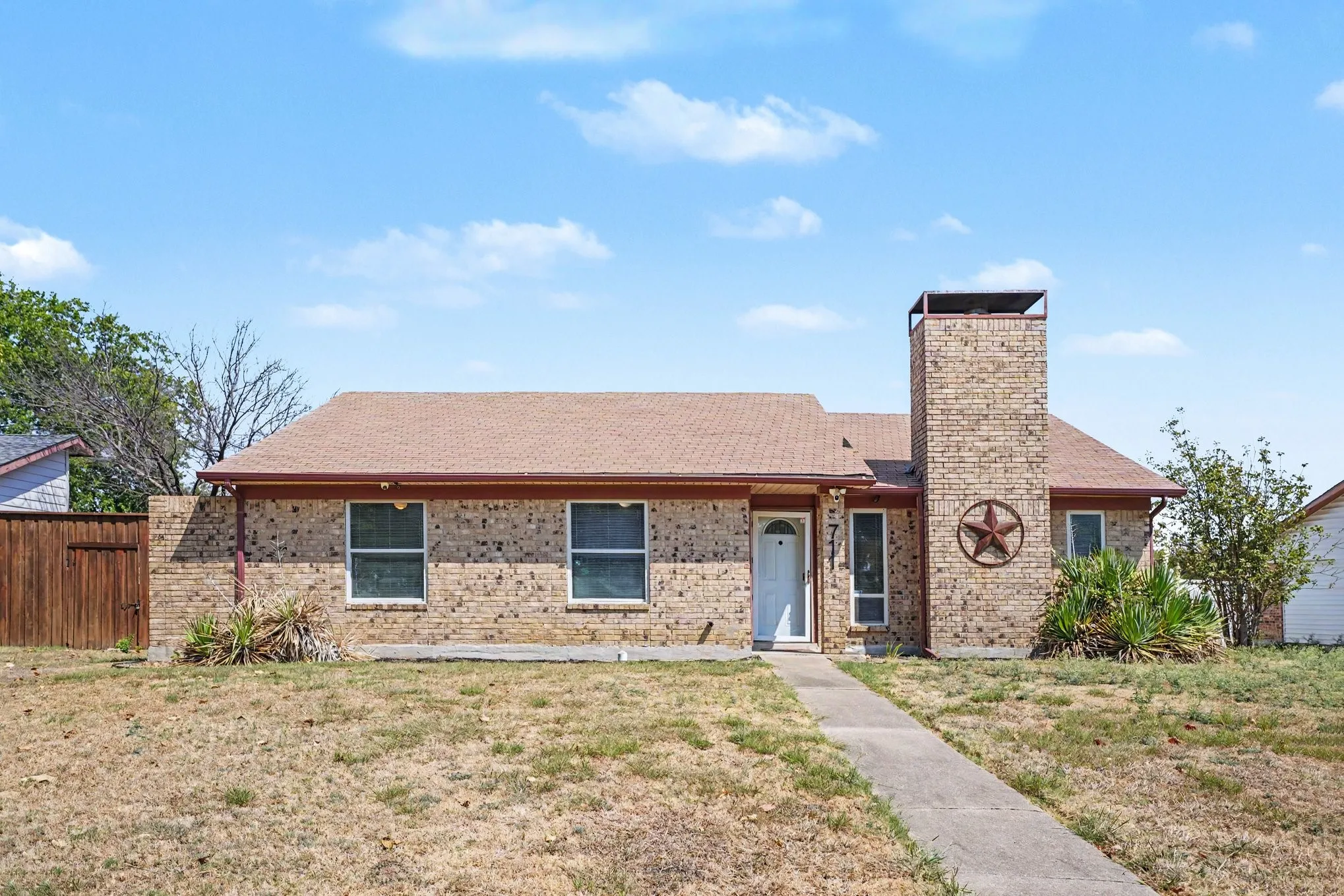 Single Family Residence For Sale in Dallas County , 711 Valley Hill Road, Duncanville, Texas 75137, 4 Bedroom, 2 Bathroom, Garage spaces, 1,988 Sqft, built in 1979, mls#21375699, Real Estate Agent in Duncanville, Homes For Sale in Dallas county, Homes For Sale in Duncanville, Realtor in Duncanville Texas, Real Estate Brokerage Independent Realty Texas, Luminita Cordes Realtor