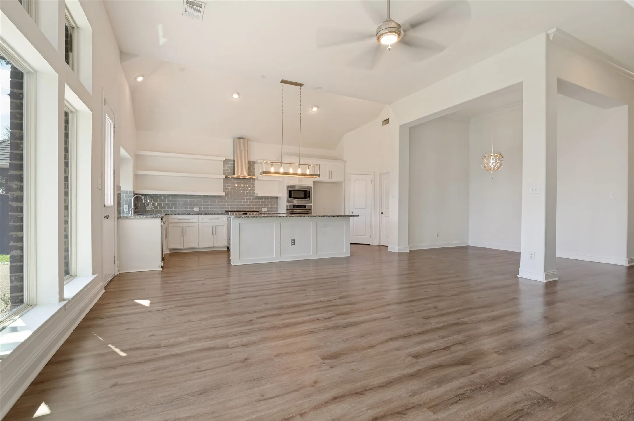 Single Family Residence For Sale in Tarrant County , 703 Waterlane Drive, Mansfield, Texas 76063, 4 Bedroom, 3 Bathroom, 2 Garage spaces, 2,742 Sqft, built in 2012, mls#21375704, Real Estate Agent in Mansfield, Homes For Sale in Tarrant county, Homes For Sale in Mansfield, Realtor in Mansfield Texas, Real Estate Brokerage Independent Realty Texas, Luminita Cordes Realtor