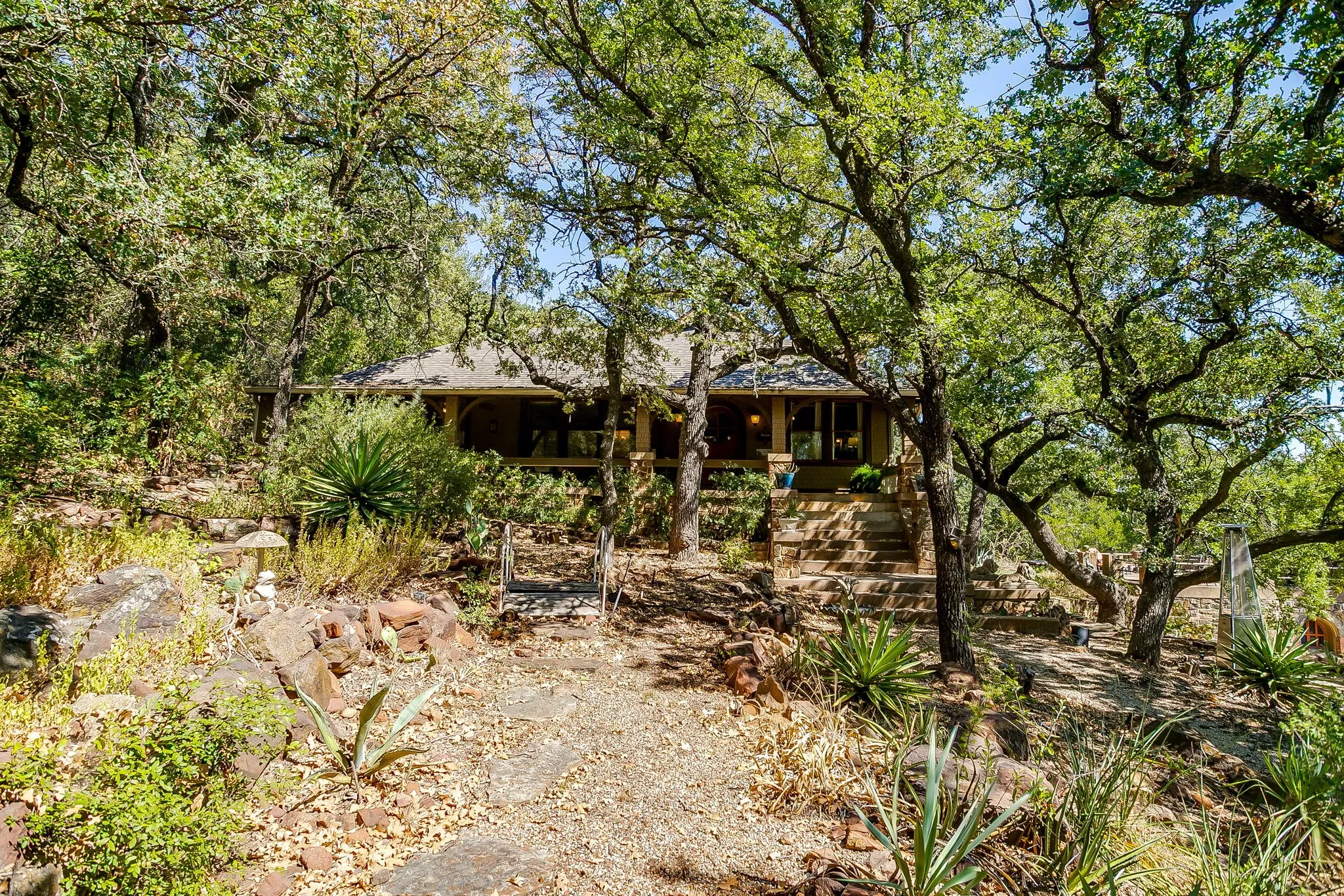 Single Family Residence For Sale in Palo Pinto County , 620 NW 6th Street, Mineral Wells, Texas 76067, 4 Bedroom, 2 Bathroom, Garage spaces, 2,649 Sqft, built in 1929, mls#21375037, Real Estate Agent in Mineral Wells, Homes For Sale in Palo Pinto county, Homes For Sale in Mineral Wells, Realtor in Mineral Wells Texas, Real Estate Brokerage Independent Realty Texas, Luminita Cordes Realtor