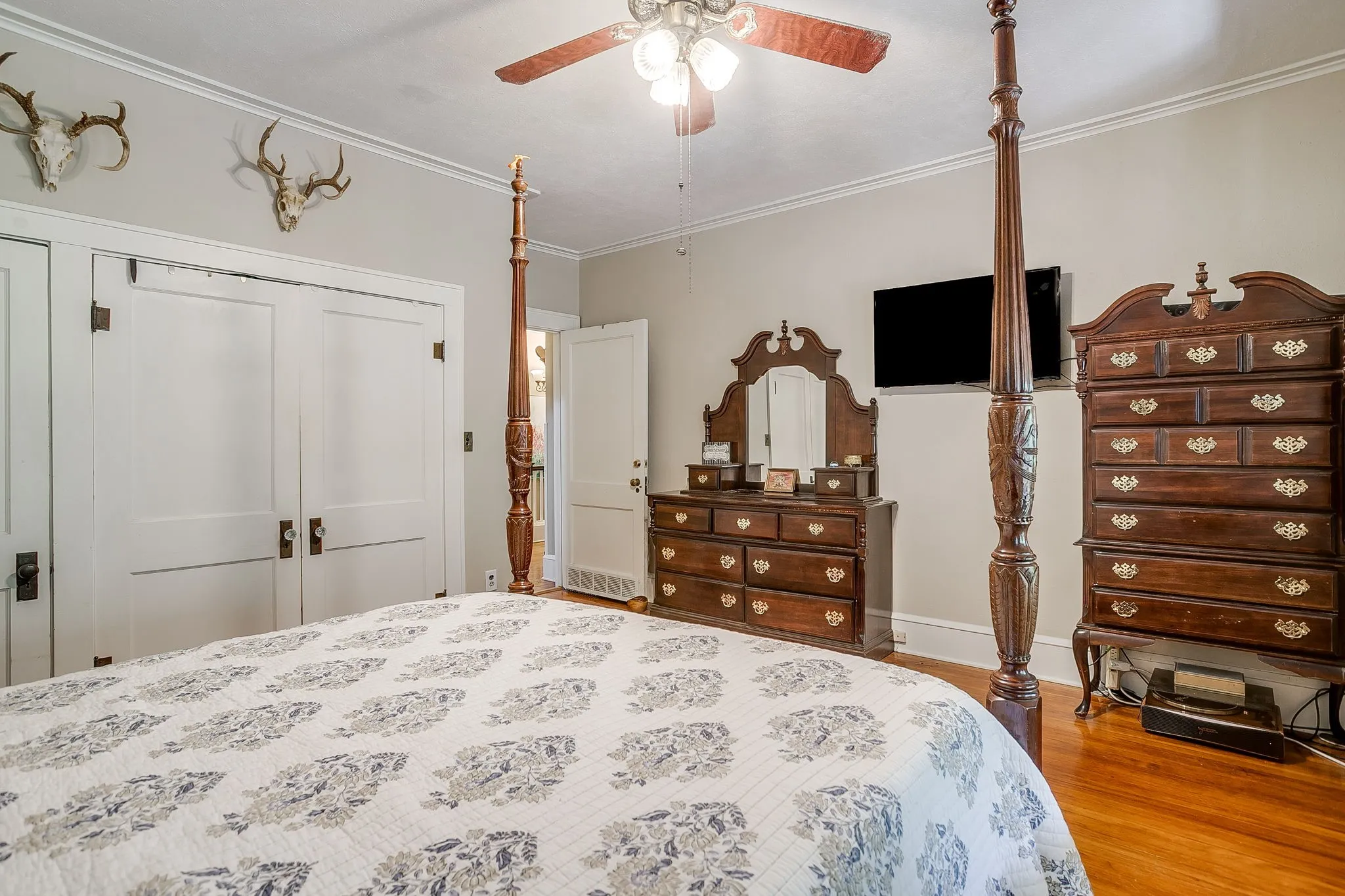 Single Family Residence For Sale in Palo Pinto County , 620 NW 6th Street, Mineral Wells, Texas 76067, 4 Bedroom, 2 Bathroom, Garage spaces, 2,649 Sqft, built in 1929, mls#21375037, Real Estate Agent in Mineral Wells, Homes For Sale in Palo Pinto county, Homes For Sale in Mineral Wells, Realtor in Mineral Wells Texas, Real Estate Brokerage Independent Realty Texas, Luminita Cordes Realtor