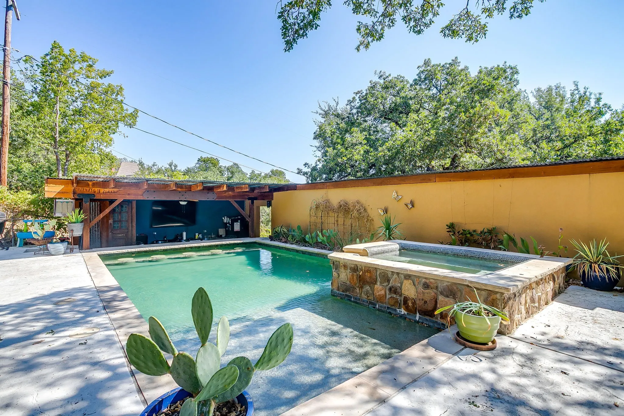 Single Family Residence For Sale in Palo Pinto County , 620 NW 6th Street, Mineral Wells, Texas 76067, 4 Bedroom, 2 Bathroom, Garage spaces, 2,649 Sqft, built in 1929, mls#21375037, Real Estate Agent in Mineral Wells, Homes For Sale in Palo Pinto county, Homes For Sale in Mineral Wells, Realtor in Mineral Wells Texas, Real Estate Brokerage Independent Realty Texas, Luminita Cordes Realtor