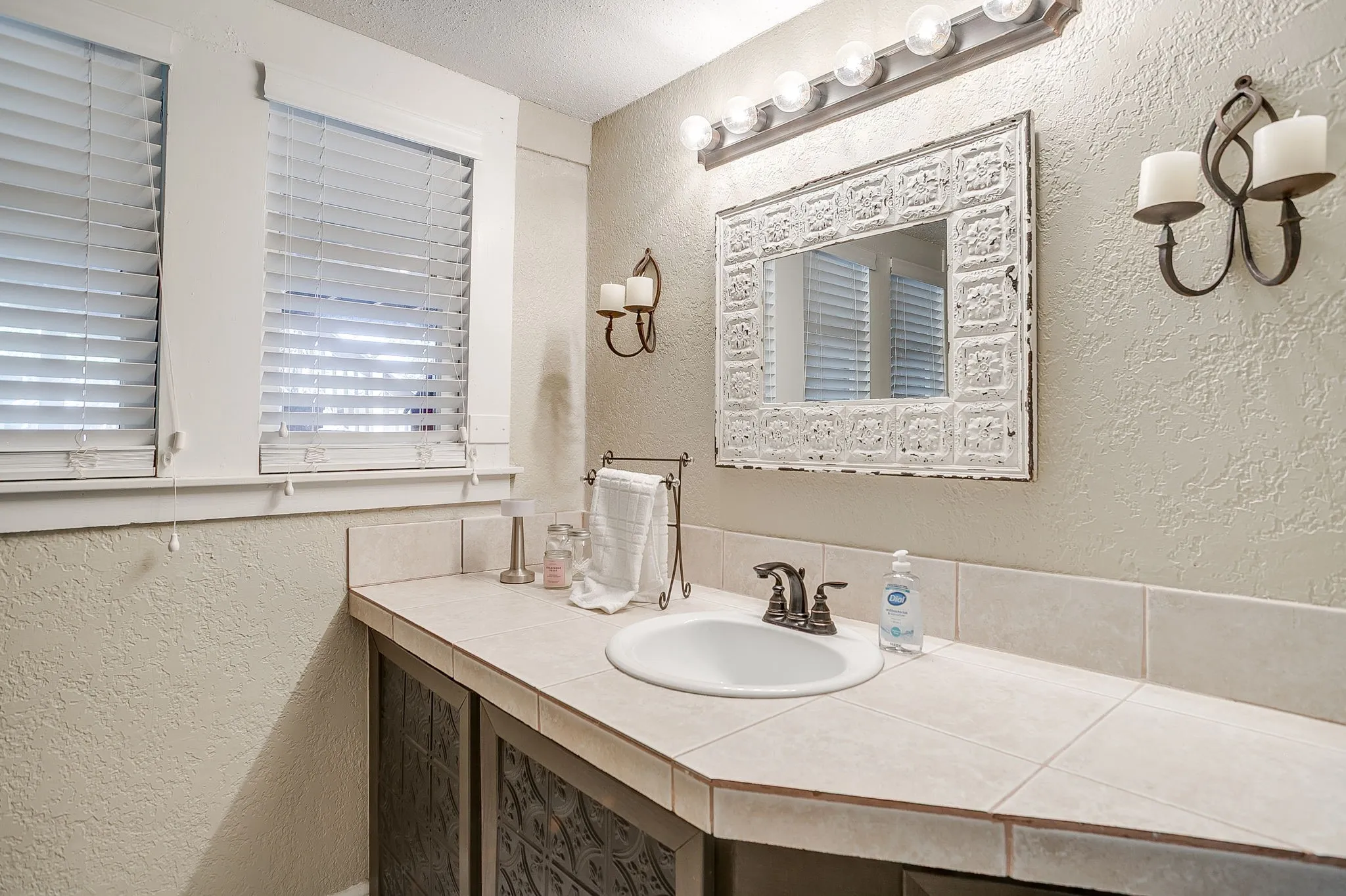 Single Family Residence For Sale in Palo Pinto County , 620 NW 6th Street, Mineral Wells, Texas 76067, 4 Bedroom, 2 Bathroom, Garage spaces, 2,649 Sqft, built in 1929, mls#21375037, Real Estate Agent in Mineral Wells, Homes For Sale in Palo Pinto county, Homes For Sale in Mineral Wells, Realtor in Mineral Wells Texas, Real Estate Brokerage Independent Realty Texas, Luminita Cordes Realtor
