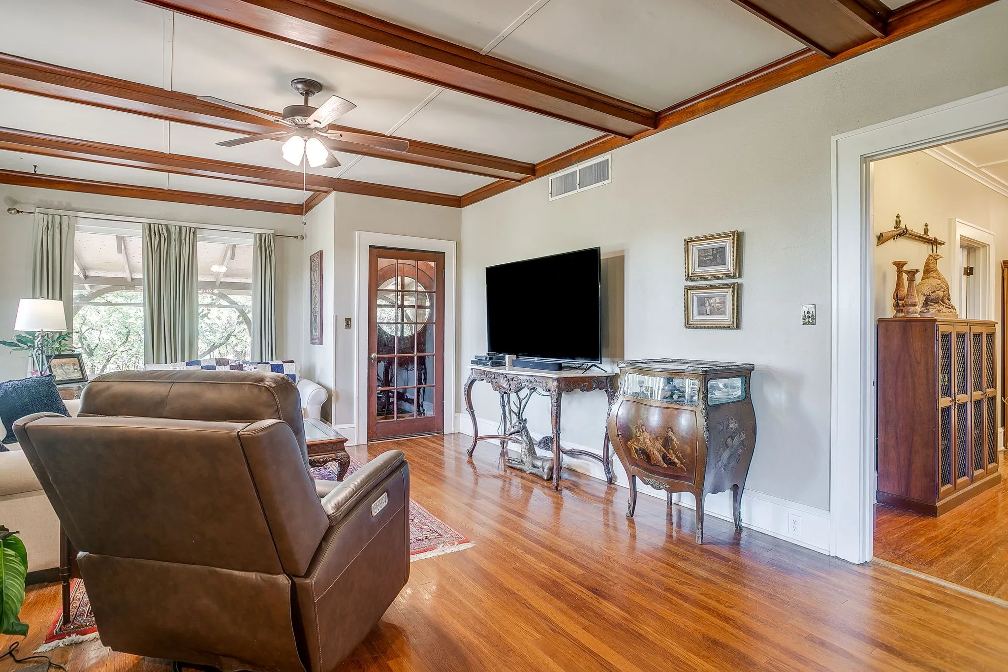 Single Family Residence For Sale in Palo Pinto County , 620 NW 6th Street, Mineral Wells, Texas 76067, 4 Bedroom, 2 Bathroom, Garage spaces, 2,649 Sqft, built in 1929, mls#21375037, Real Estate Agent in Mineral Wells, Homes For Sale in Palo Pinto county, Homes For Sale in Mineral Wells, Realtor in Mineral Wells Texas, Real Estate Brokerage Independent Realty Texas, Luminita Cordes Realtor