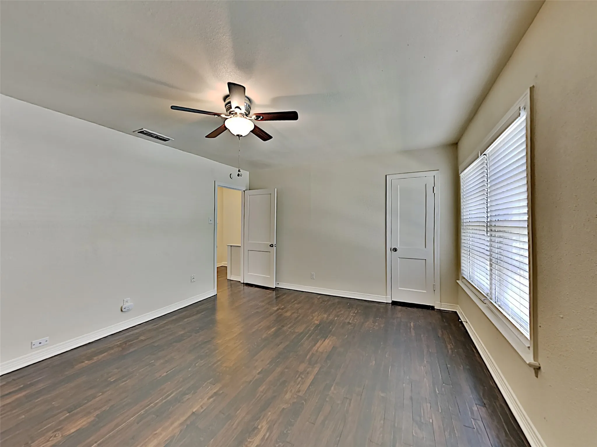 Townhouse For Rent in Dallas County , 6491 Bordeaux Avenue, Dallas, Texas 75209, 2 Bedroom, 1 Bathroom, Garage spaces, 1,027 Sqft, built in 1951, mls#21375716, Real Estate Agent in Dallas, Homes For Rent in Dallas county, Homes For Rent in Dallas, Realtor in Dallas Texas, Real Estate Brokerage Independent Realty Texas, Luminita Cordes Realtor