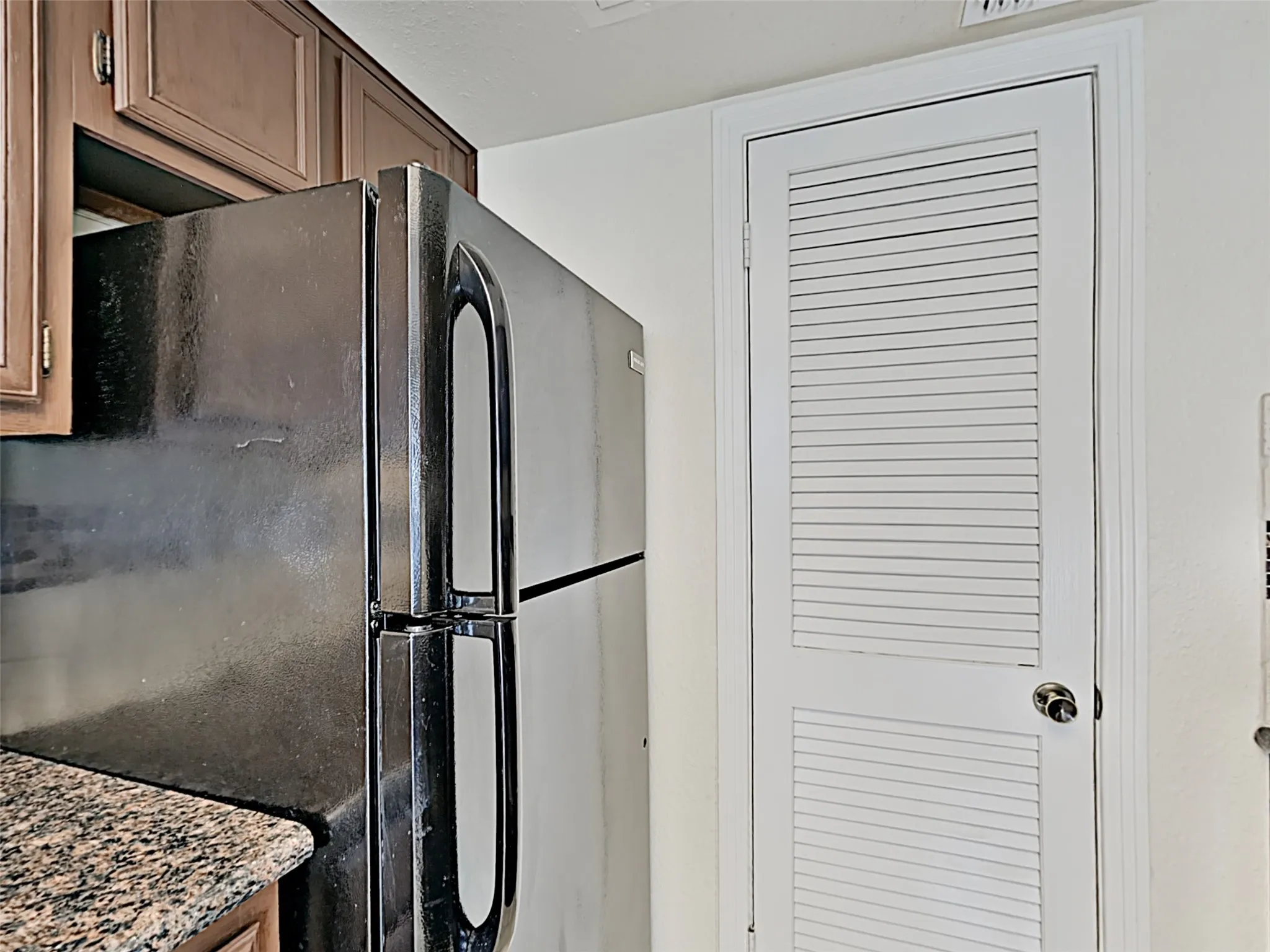 Townhouse For Rent in Dallas County , 6491 Bordeaux Avenue, Dallas, Texas 75209, 2 Bedroom, 1 Bathroom, Garage spaces, 1,027 Sqft, built in 1951, mls#21375716, Real Estate Agent in Dallas, Homes For Rent in Dallas county, Homes For Rent in Dallas, Realtor in Dallas Texas, Real Estate Brokerage Independent Realty Texas, Luminita Cordes Realtor