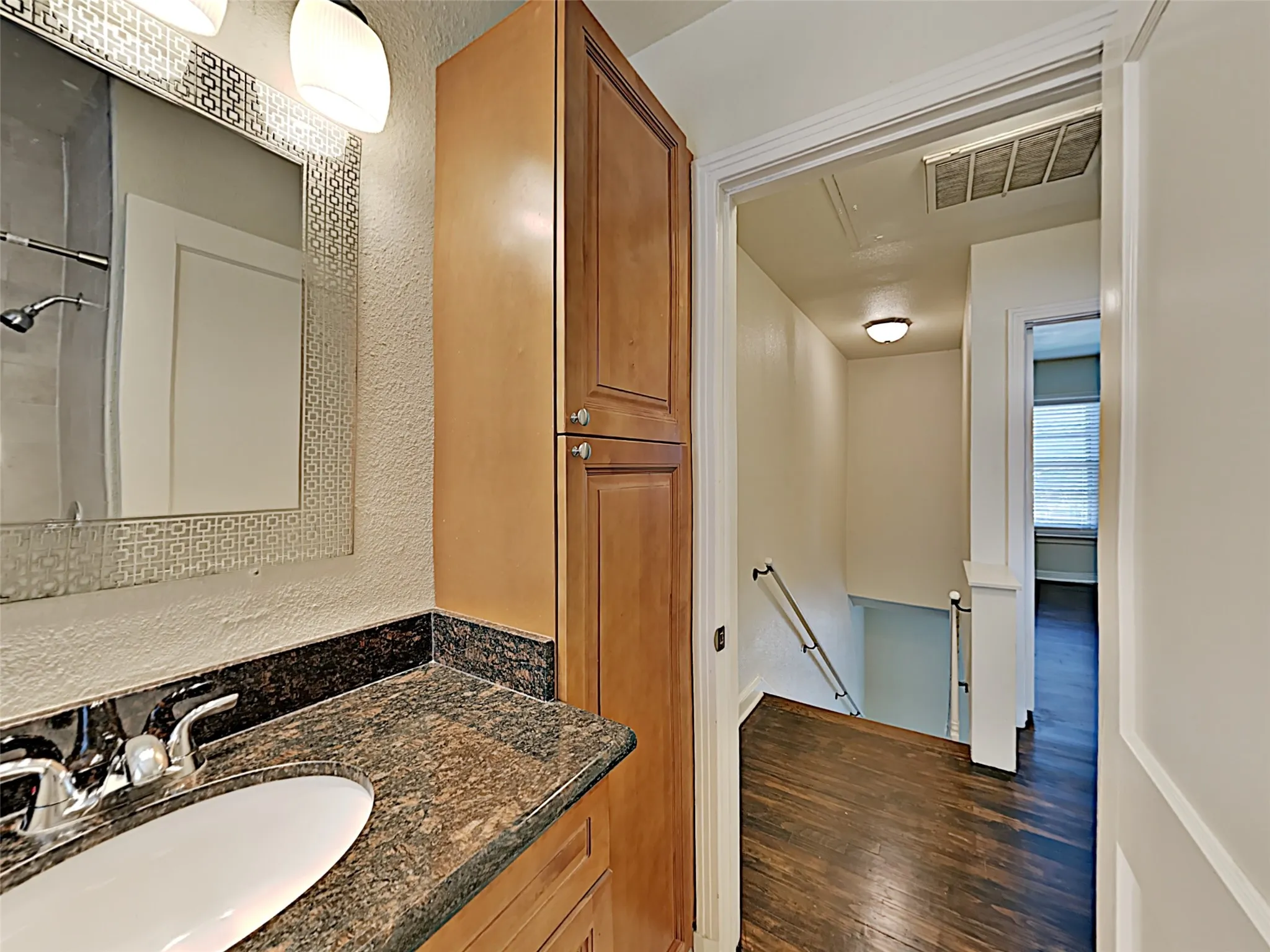 Townhouse For Rent in Dallas County , 6491 Bordeaux Avenue, Dallas, Texas 75209, 2 Bedroom, 1 Bathroom, Garage spaces, 1,027 Sqft, built in 1951, mls#21375716, Real Estate Agent in Dallas, Homes For Rent in Dallas county, Homes For Rent in Dallas, Realtor in Dallas Texas, Real Estate Brokerage Independent Realty Texas, Luminita Cordes Realtor