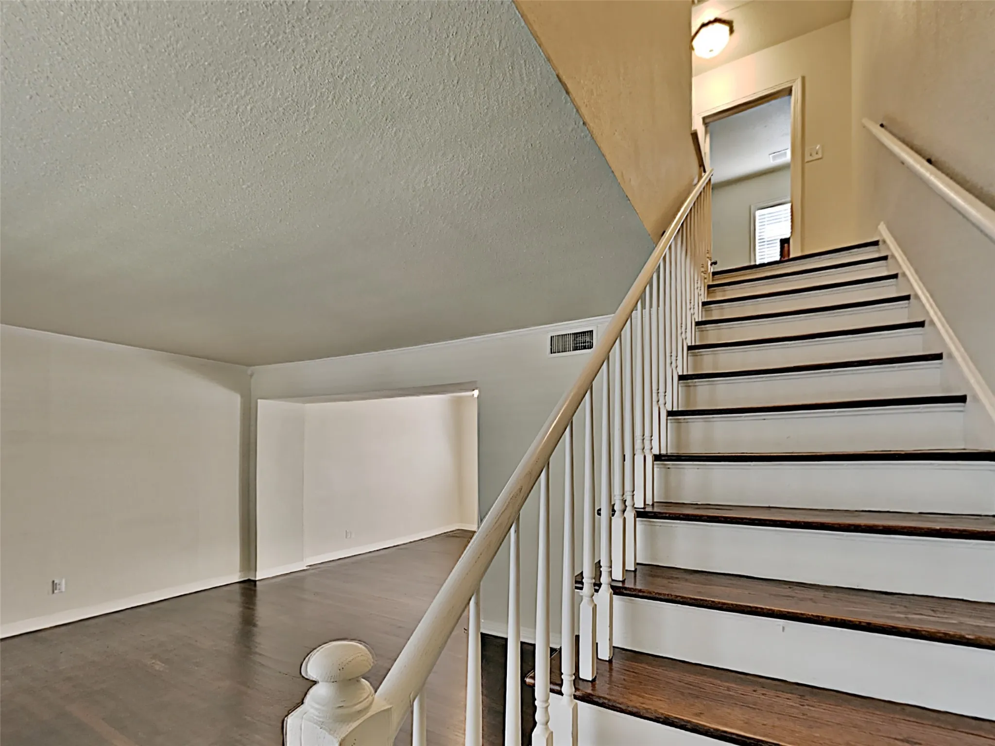 Townhouse For Rent in Dallas County , 6491 Bordeaux Avenue, Dallas, Texas 75209, 2 Bedroom, 1 Bathroom, Garage spaces, 1,027 Sqft, built in 1951, mls#21375716, Real Estate Agent in Dallas, Homes For Rent in Dallas county, Homes For Rent in Dallas, Realtor in Dallas Texas, Real Estate Brokerage Independent Realty Texas, Luminita Cordes Realtor