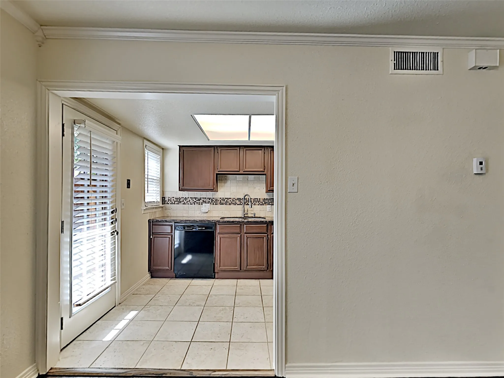 Townhouse For Rent in Dallas County , 6491 Bordeaux Avenue, Dallas, Texas 75209, 2 Bedroom, 1 Bathroom, Garage spaces, 1,027 Sqft, built in 1951, mls#21375716, Real Estate Agent in Dallas, Homes For Rent in Dallas county, Homes For Rent in Dallas, Realtor in Dallas Texas, Real Estate Brokerage Independent Realty Texas, Luminita Cordes Realtor