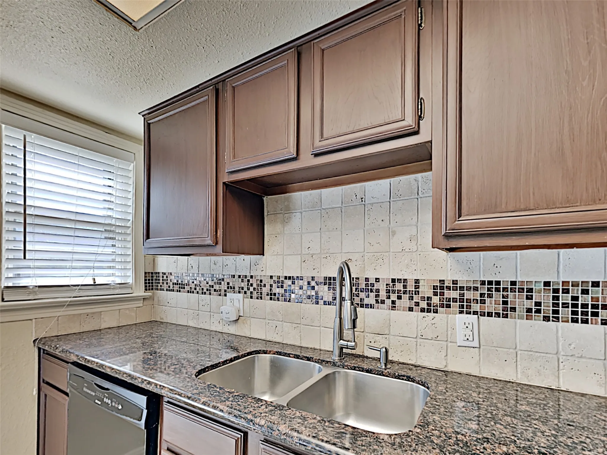 Townhouse For Rent in Dallas County , 6491 Bordeaux Avenue, Dallas, Texas 75209, 2 Bedroom, 1 Bathroom, Garage spaces, 1,027 Sqft, built in 1951, mls#21375716, Real Estate Agent in Dallas, Homes For Rent in Dallas county, Homes For Rent in Dallas, Realtor in Dallas Texas, Real Estate Brokerage Independent Realty Texas, Luminita Cordes Realtor