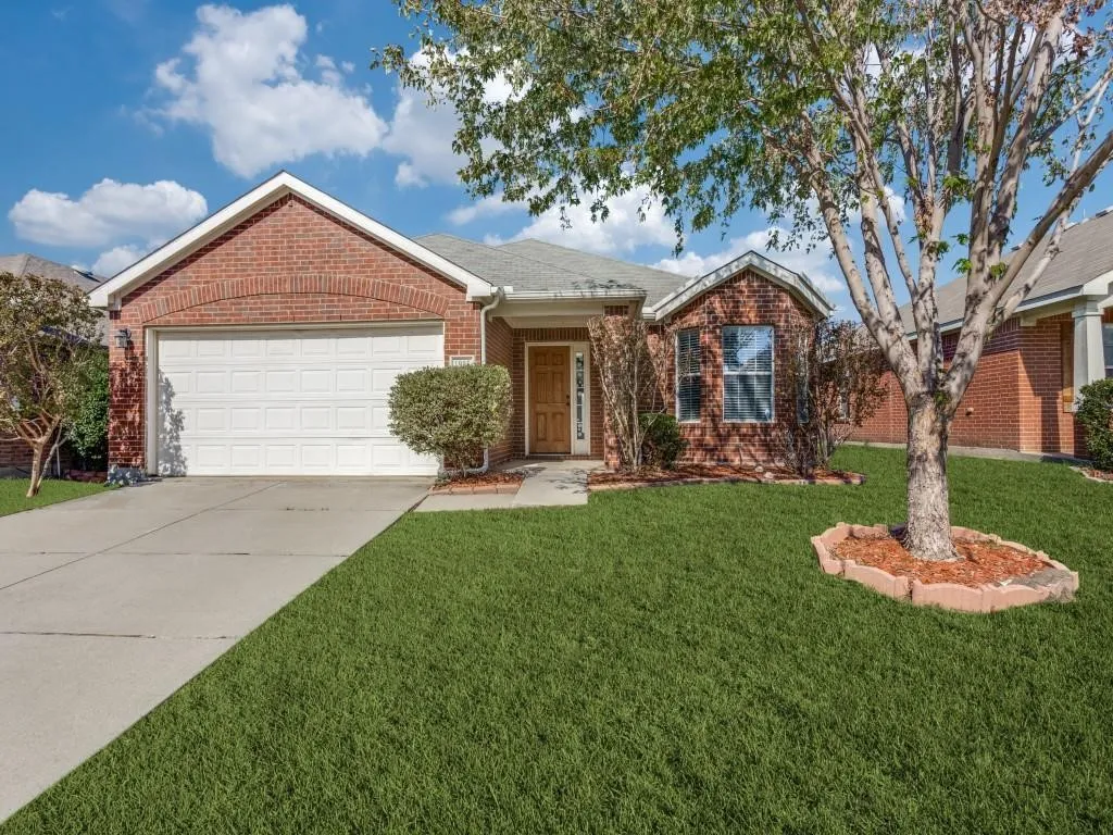 Single Family Residence For Rent in Denton County , 1905 Morning Dove, Aubrey, Texas 76227, 3 Bedroom, 2 Bathroom, 2 Garage spaces, 1,763 Sqft, built in 2008, mls#21375710, Real Estate Agent in Aubrey, Homes For Rent in Denton county, Homes For Rent in Aubrey, Realtor in Aubrey Texas, Real Estate Brokerage Independent Realty Texas, Luminita Cordes Realtor