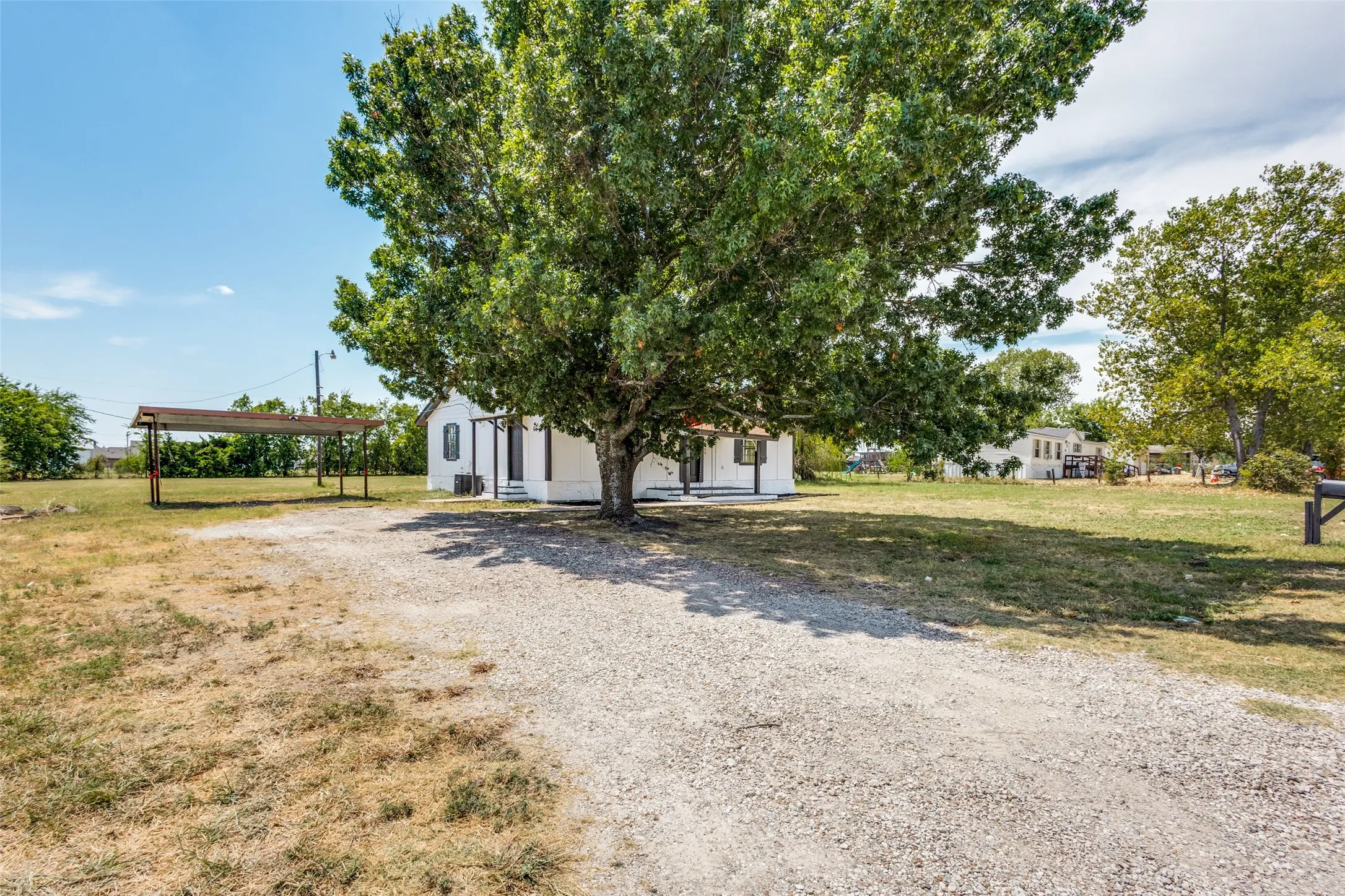 Single Family Residence For Sale in Collin County , 1540 Park Street, Van Alstyne, Texas 75495, 2 Bedroom, 2 Bathroom, Garage spaces, 1,200 Sqft, built in 1981, mls#21375671, Real Estate Agent in Van Alstyne, Homes For Sale in Collin county, Homes For Sale in Van Alstyne, Realtor in Van Alstyne Texas, Real Estate Brokerage Independent Realty Texas, Luminita Cordes Realtor