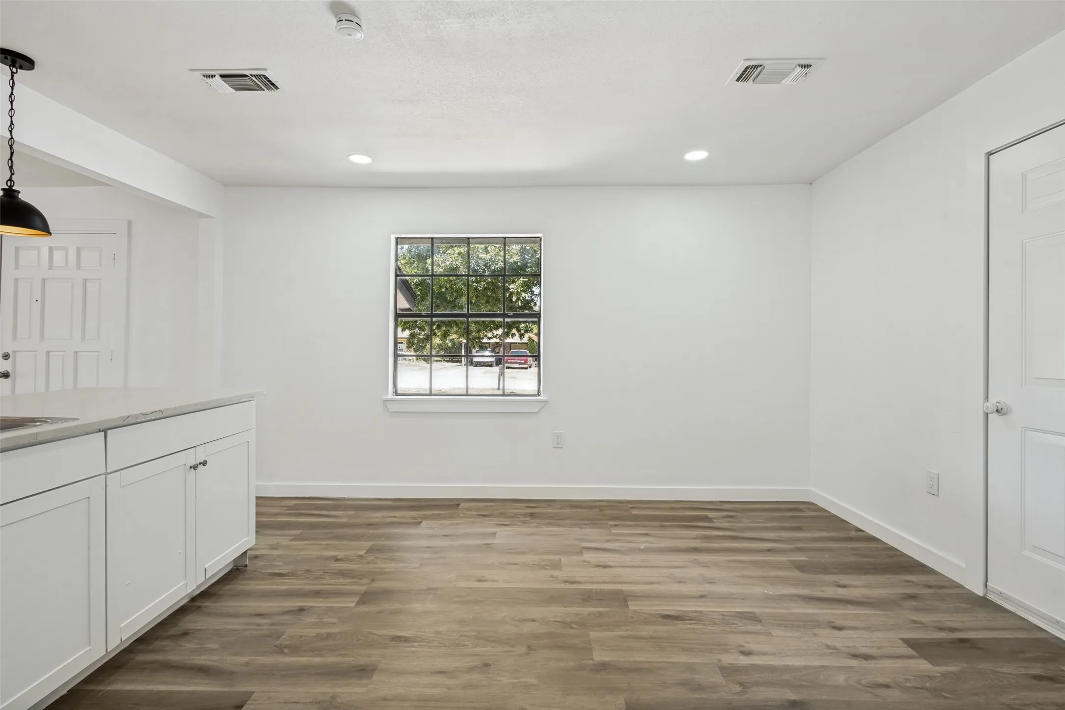 Single Family Residence For Sale in Collin County , 1540 Park Street, Van Alstyne, Texas 75495, 2 Bedroom, 2 Bathroom, Garage spaces, 1,200 Sqft, built in 1981, mls#21375671, Real Estate Agent in Van Alstyne, Homes For Sale in Collin county, Homes For Sale in Van Alstyne, Realtor in Van Alstyne Texas, Real Estate Brokerage Independent Realty Texas, Luminita Cordes Realtor