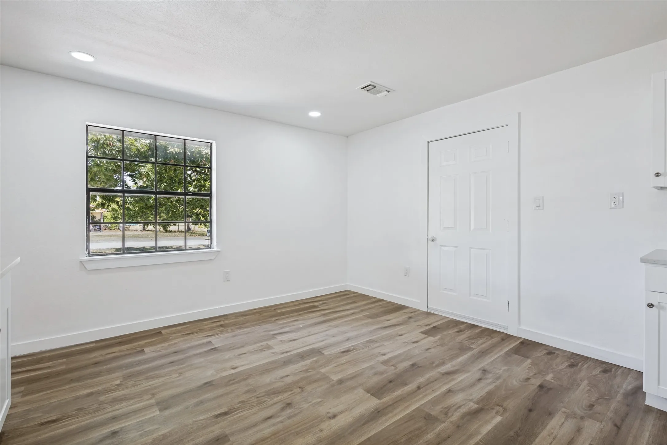 Single Family Residence For Sale in Collin County , 1540 Park Street, Van Alstyne, Texas 75495, 2 Bedroom, 2 Bathroom, Garage spaces, 1,200 Sqft, built in 1981, mls#21375671, Real Estate Agent in Van Alstyne, Homes For Sale in Collin county, Homes For Sale in Van Alstyne, Realtor in Van Alstyne Texas, Real Estate Brokerage Independent Realty Texas, Luminita Cordes Realtor